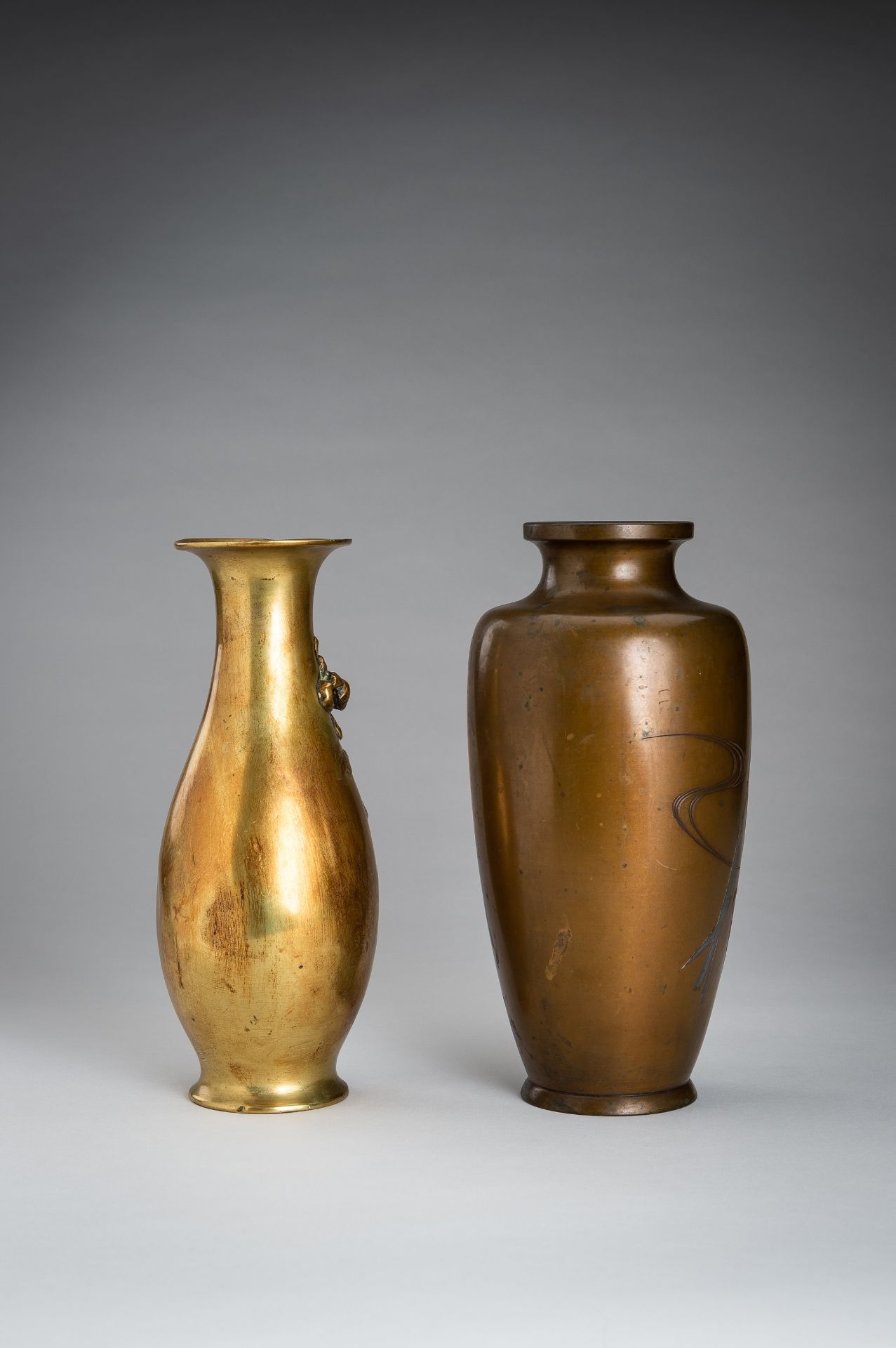 A LOT WITH TWO BRONZE VASES, MEIJI PERIOD - Image 10 of 12