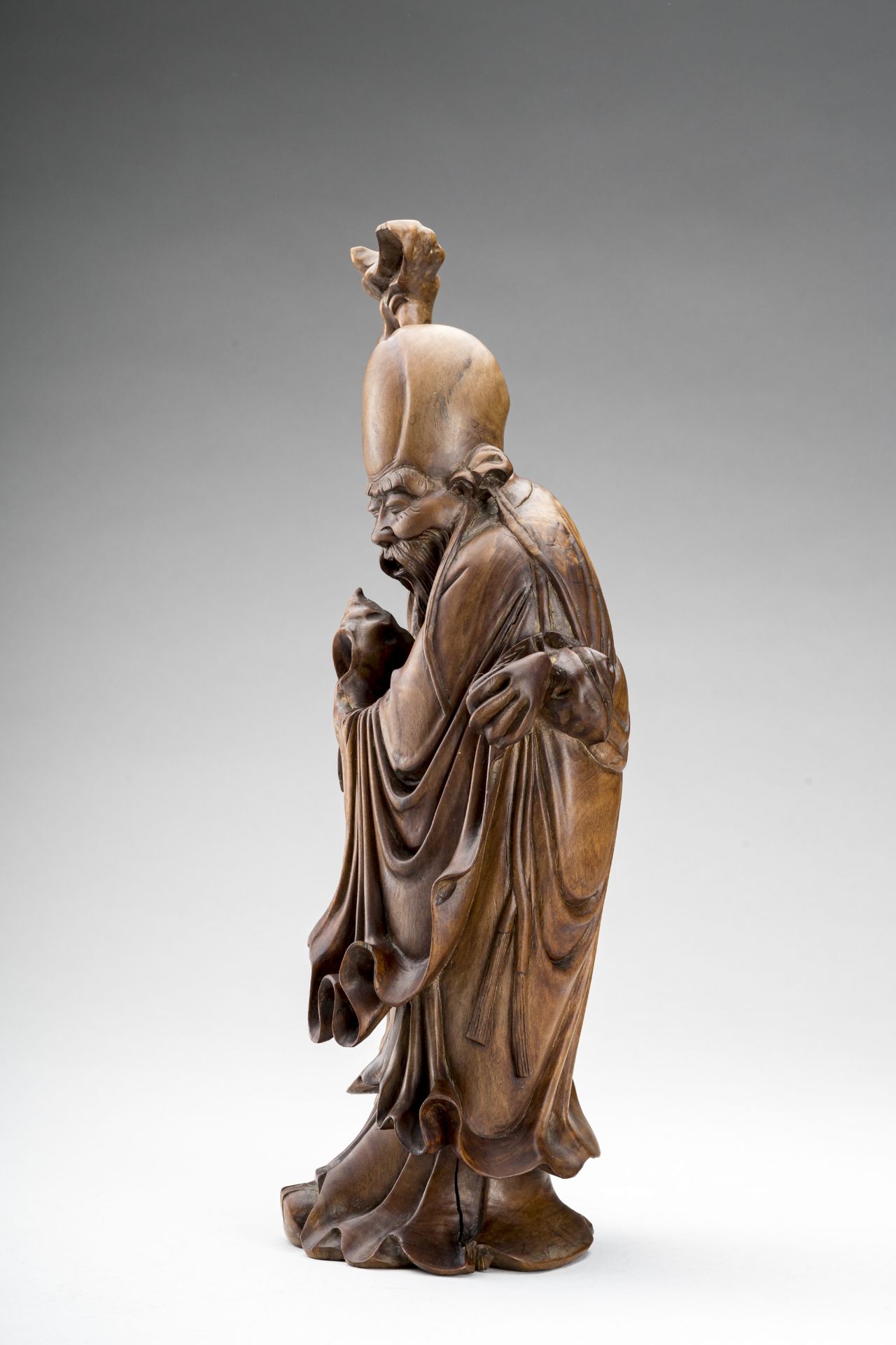 A CARVED WOOD FIGURE OF SHOULAO, c. 1900s - Image 7 of 9