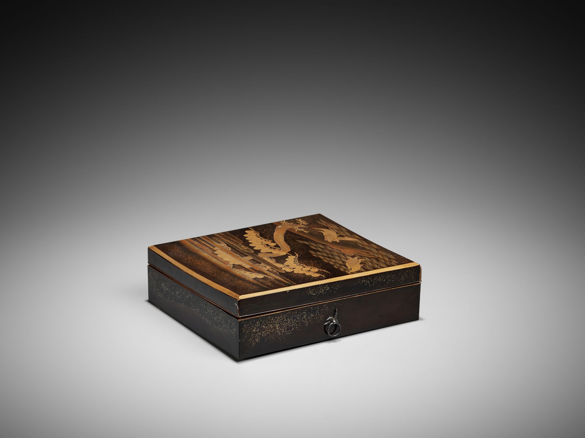 A LACQUER BOX AND COVER WITH MINOGAME DESIGN - Image 9 of 10