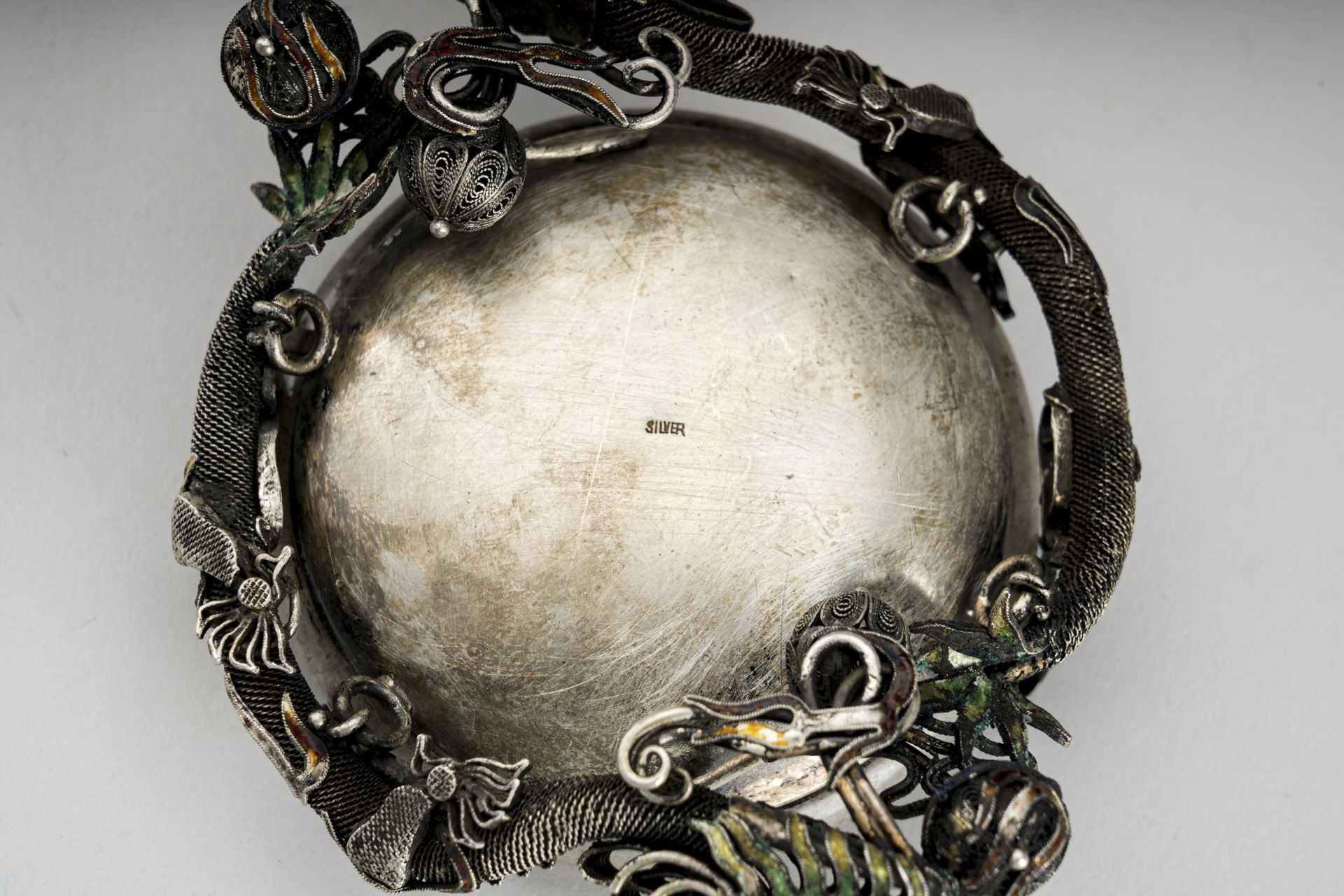 A SILVER AND JADE 'DRAGONS' ASHTRAY, c. 1920s - Bild 8 aus 8