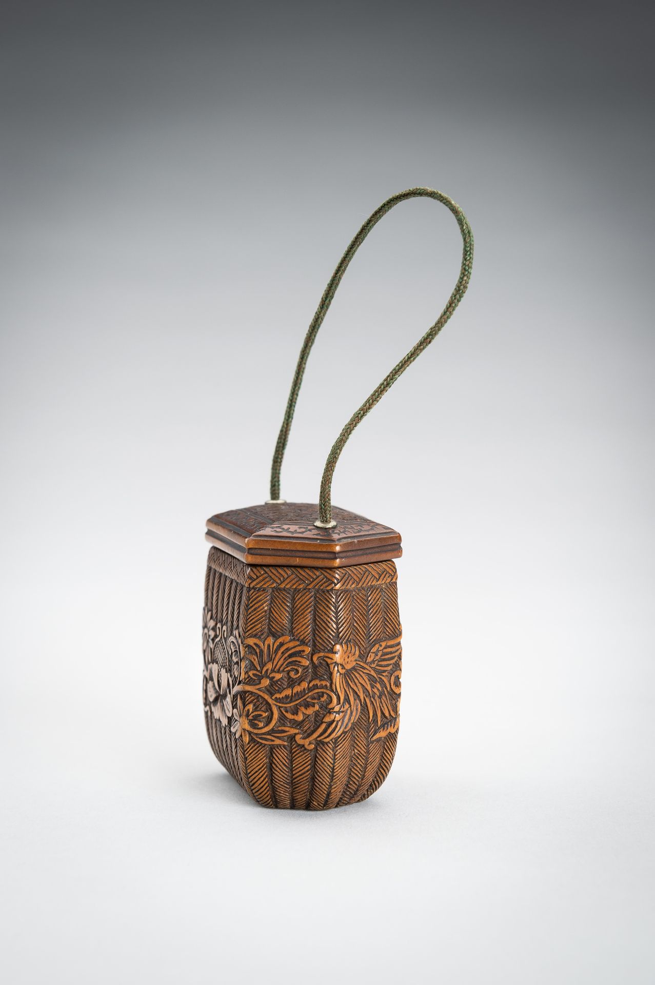 A MINIATURE BOXWOOD TONKOTSU IN SHAPE OF A WOVEN BASKET, EDO - Image 9 of 15