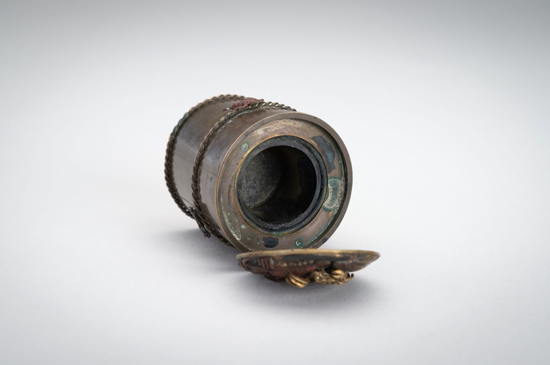 A FINE BRONZE DISH AND A MIXED METAL INKWELL WITH UNDERWATER DECOR, MEIJI - Image 15 of 18