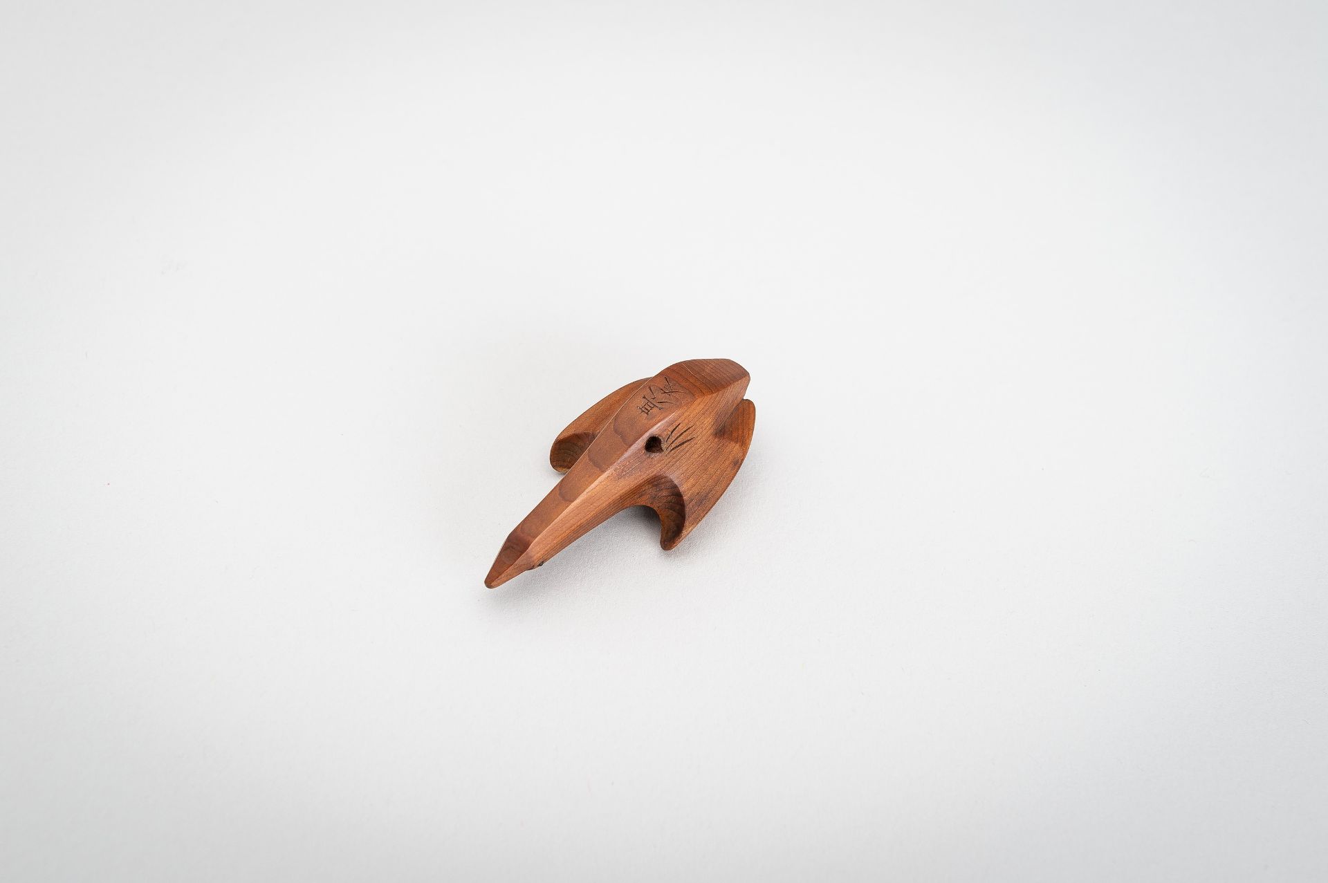 SUKETOMO: A HIDA SCHOOL ITTOBORI WOOD NETSUKE OF A BIRD - Image 6 of 11