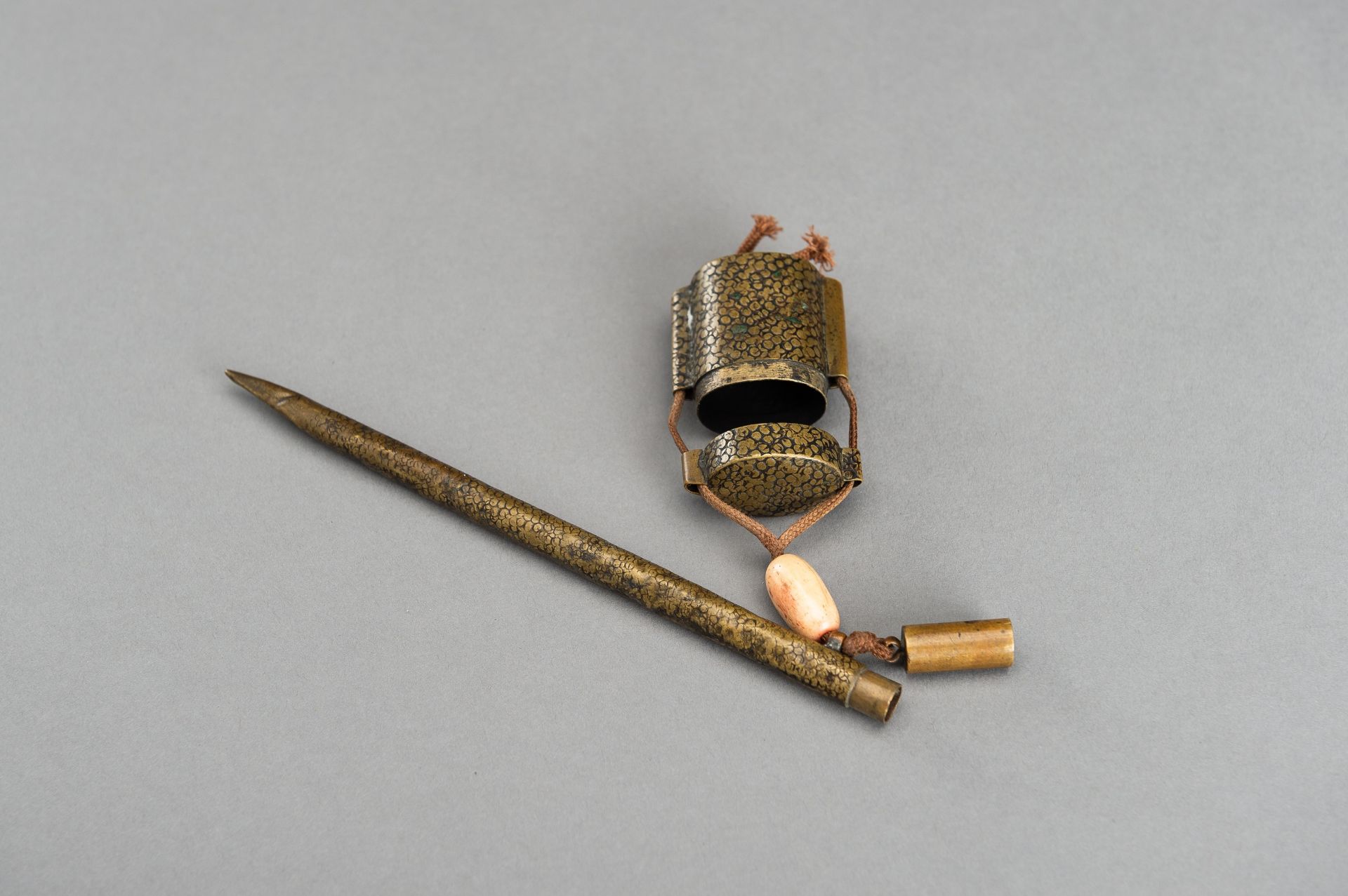 A BRASS PEN SHAPED YATATE, MEIJI - Image 6 of 11