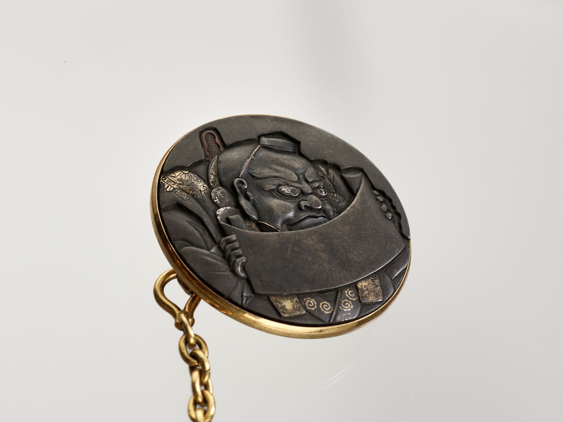 A PAIR OF FINE KANAMONO (POUCH FITTINGS) DEPICTING EMMA-O AND BENKEI - Image 3 of 6