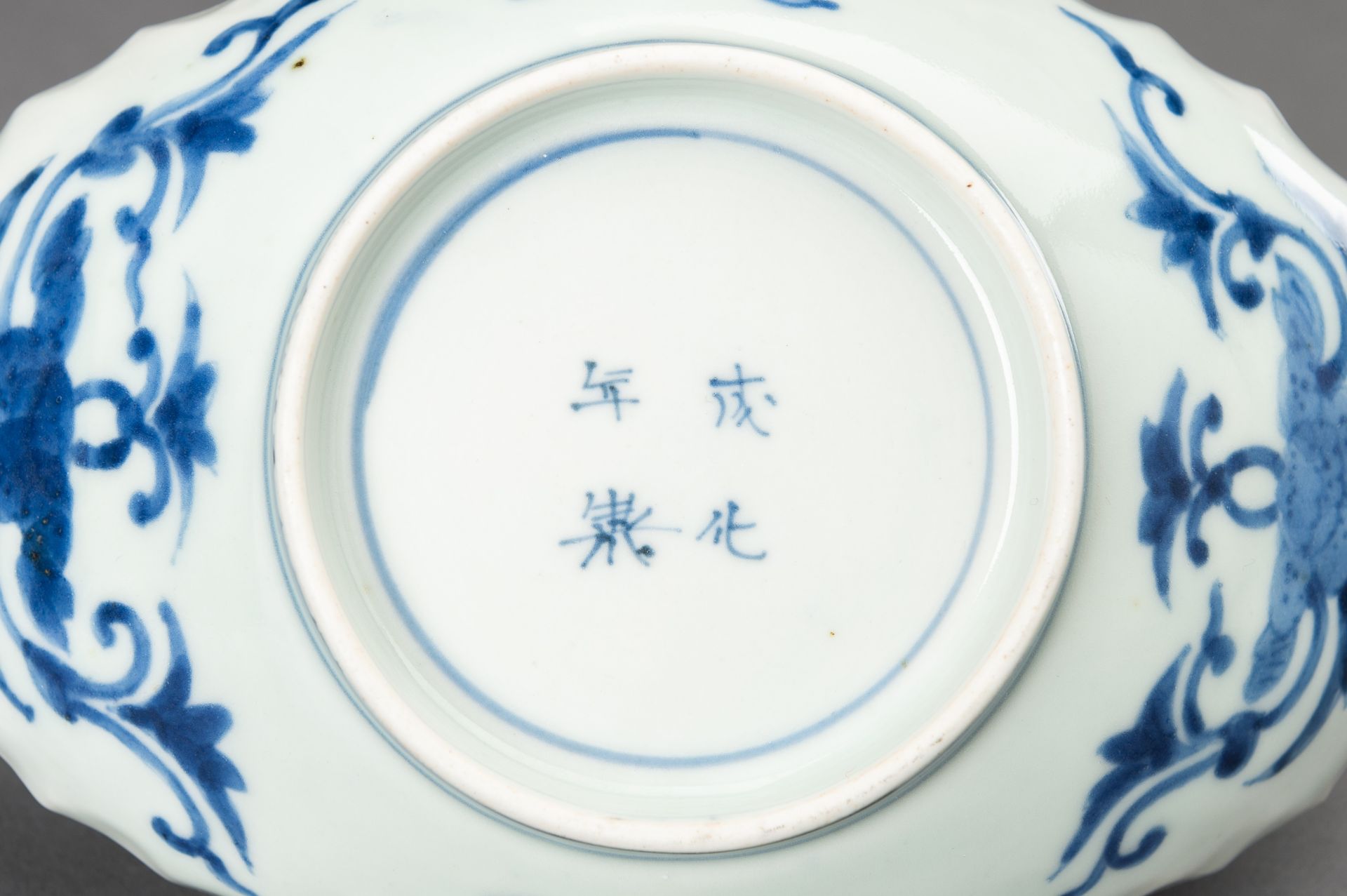 A BLUE AND WHITE 'DRAGON' ARITA PORCELAIN TRAY, MEIJI - Image 9 of 9