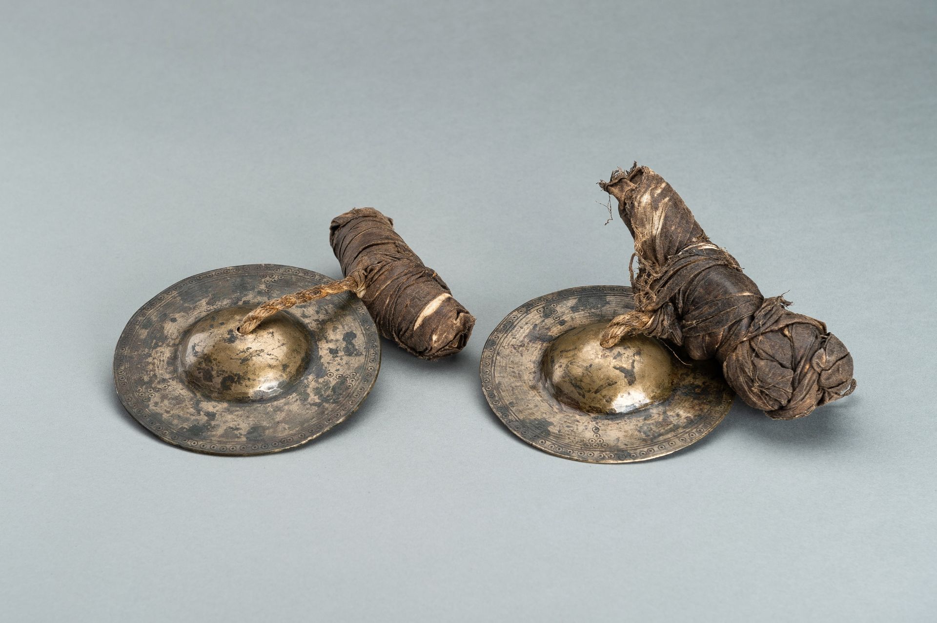 A RARE PAIR OF BRONZE CYMBALS, 19th CENTURY - Image 5 of 10