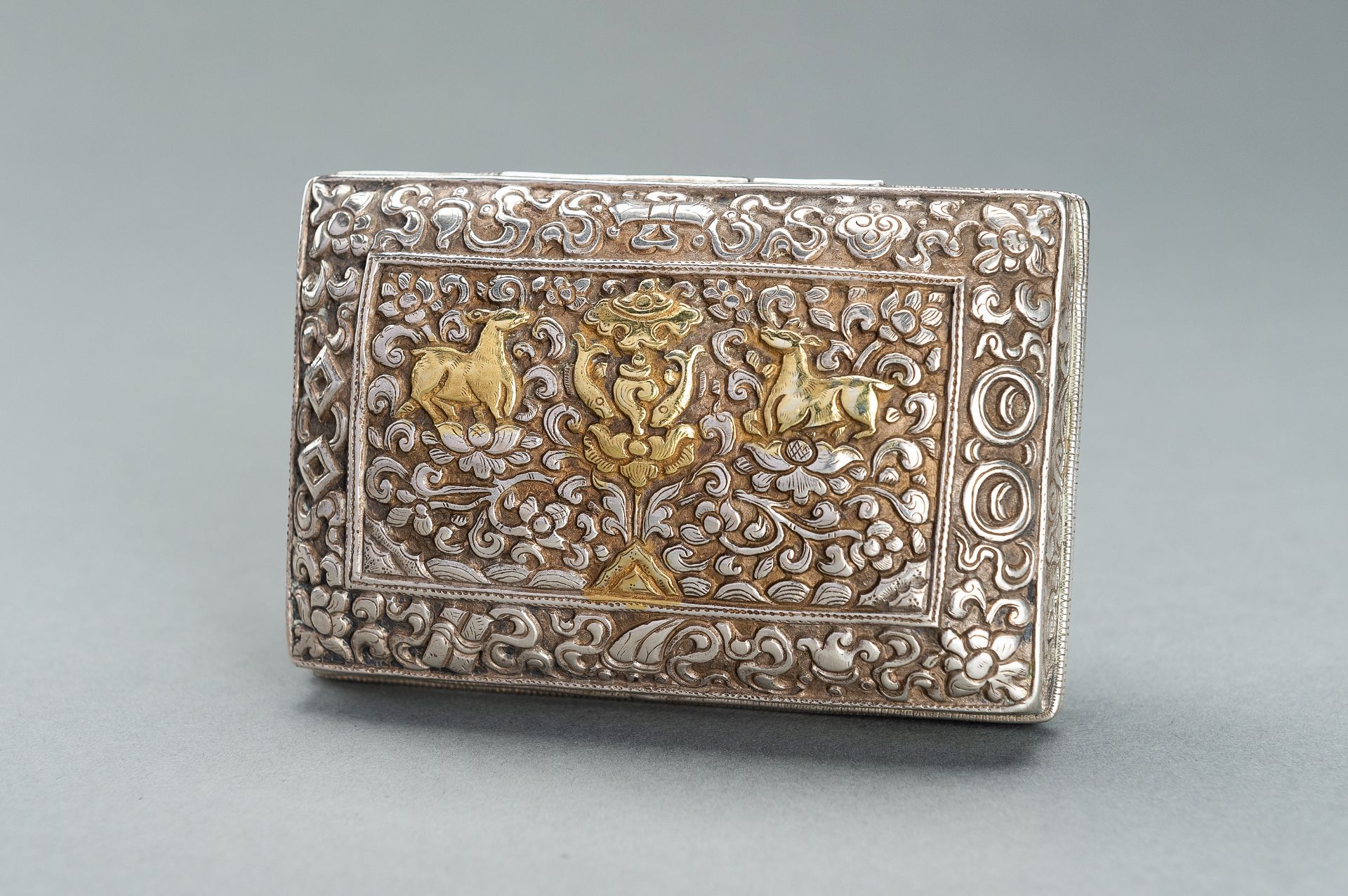 TWO EMBOSSED SILVERPLATED AND GILT METAL BOXES, 19TH CENTURY - Bild 4 aus 18