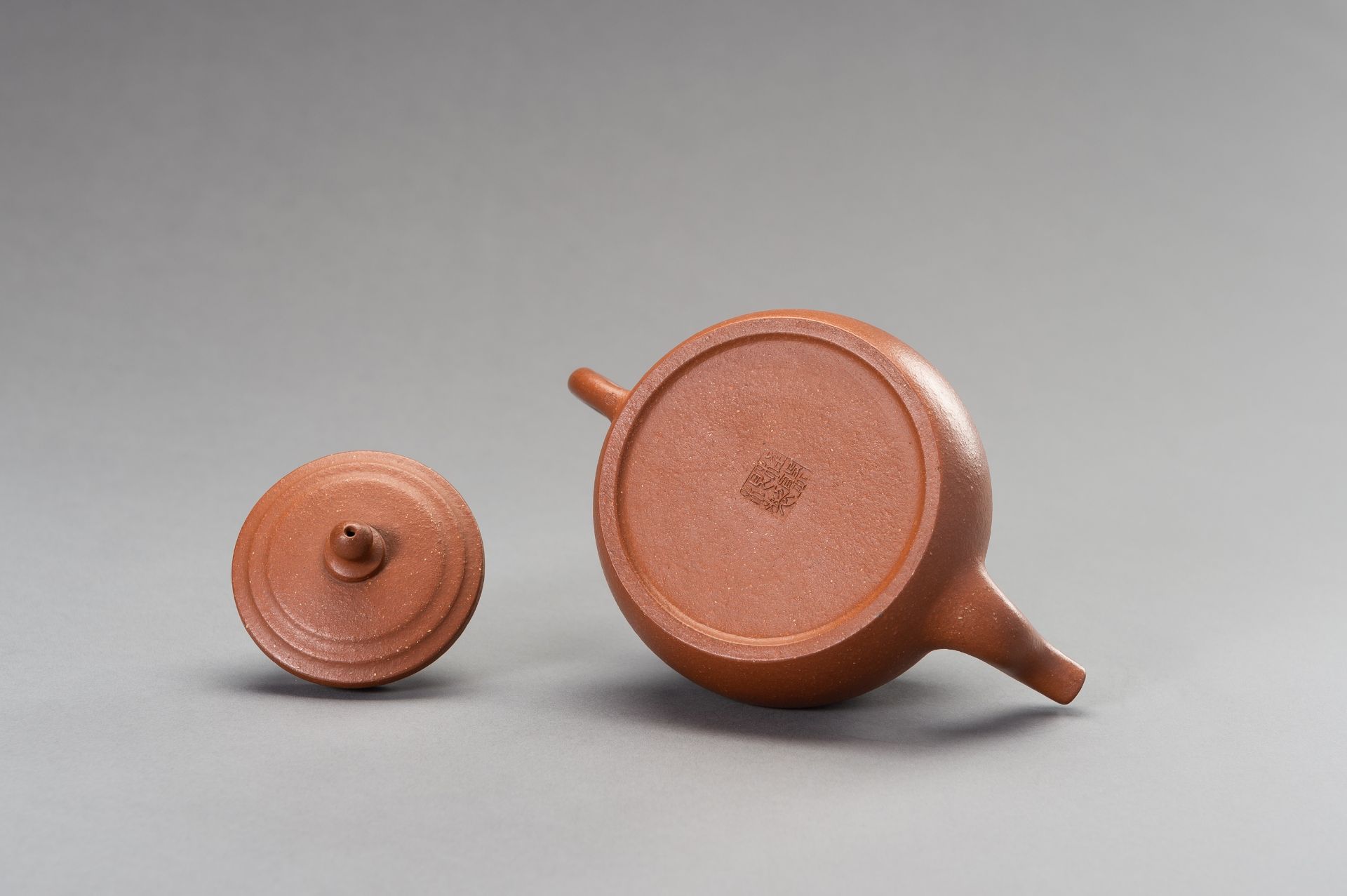A YIXING DOUBLE GOURD TEAPOT AND COVER - Image 11 of 13