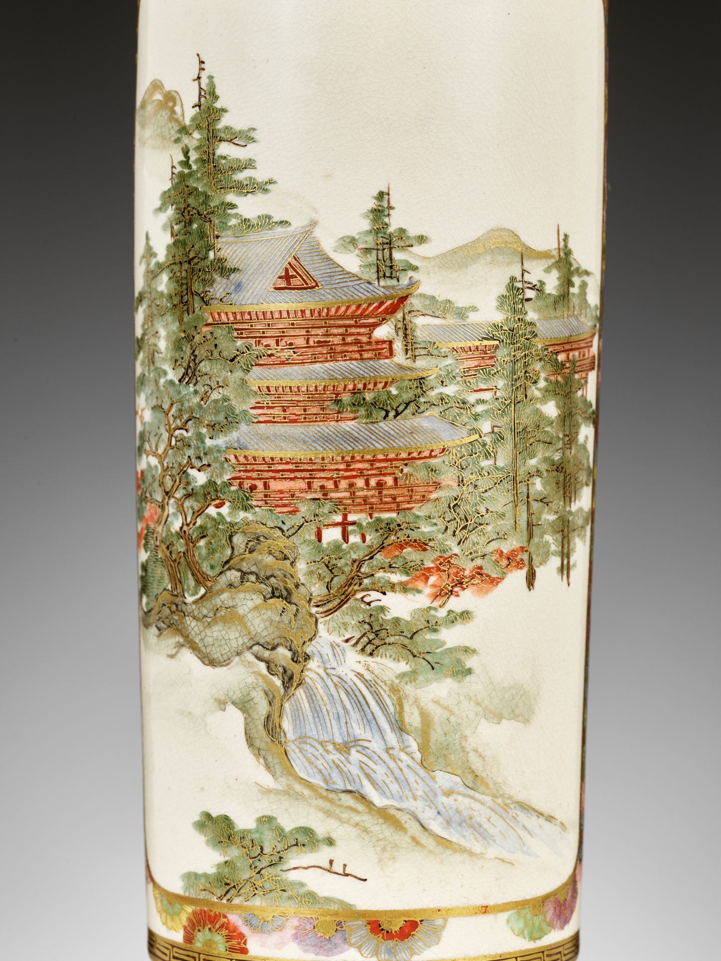 KOZAN: A SATSUMA CERAMIC VASE WITH TEMPLE SCENE - Image 4 of 9