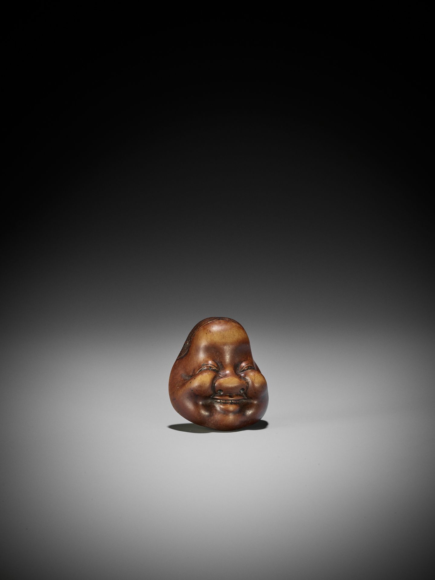 GYOKKO: A WOOD MASK NETSUKE OF OKAME - Bild 4 aus 11