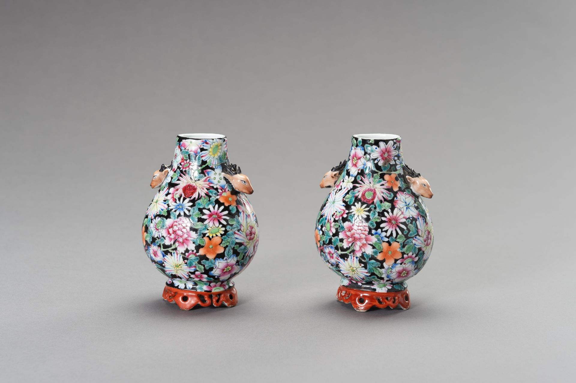 A SMALL PAIR OF 'MILLEFLEUR' PORCELAIN VASES - Image 4 of 14