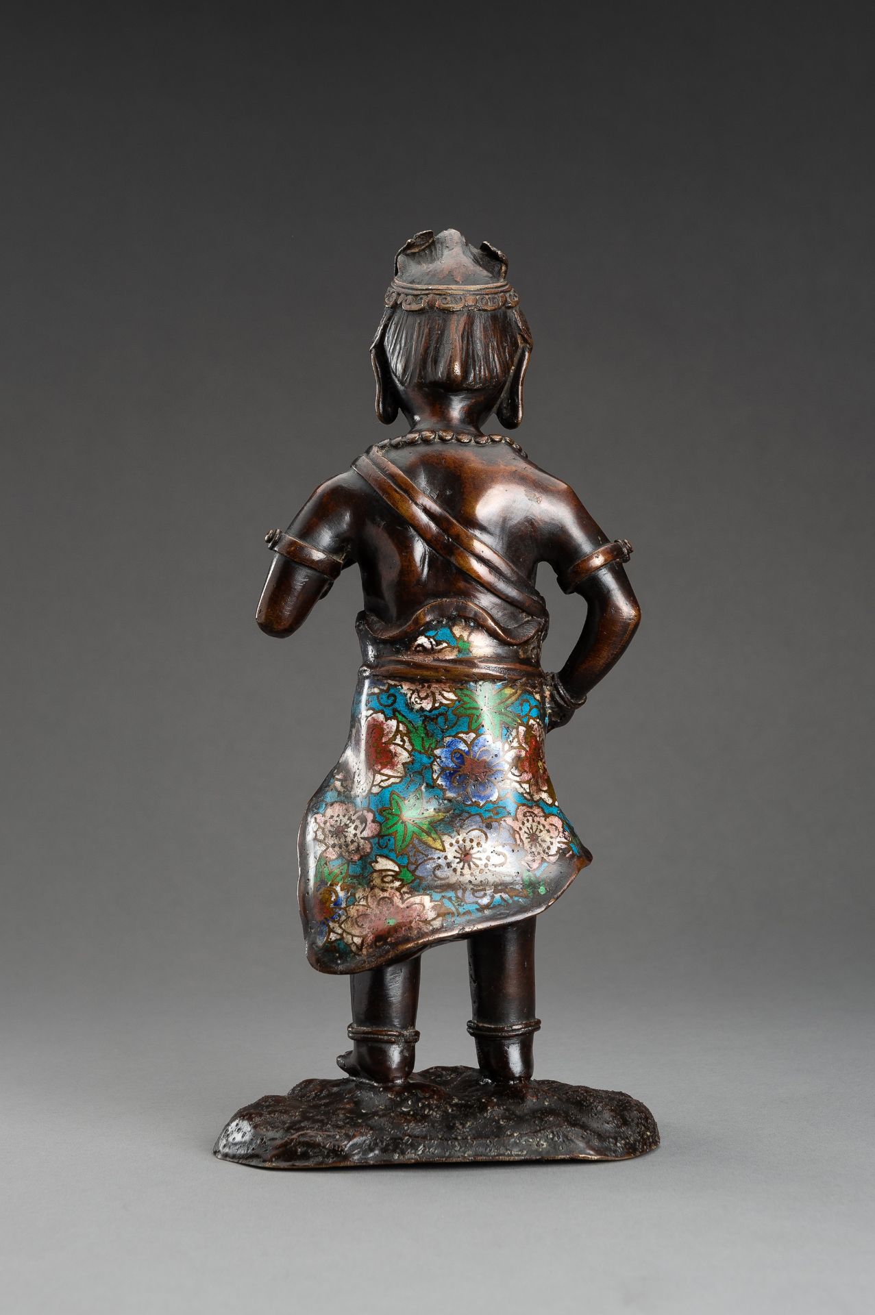 A CHAMPLEVE BRONZE FIGURE OF A GUARDIAN, c. 1920s - Image 8 of 9