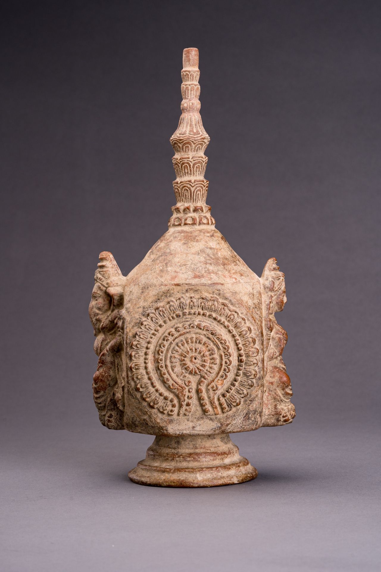 A MAJAPAHIT STYLE TERRACOTTA VASE - Image 8 of 9