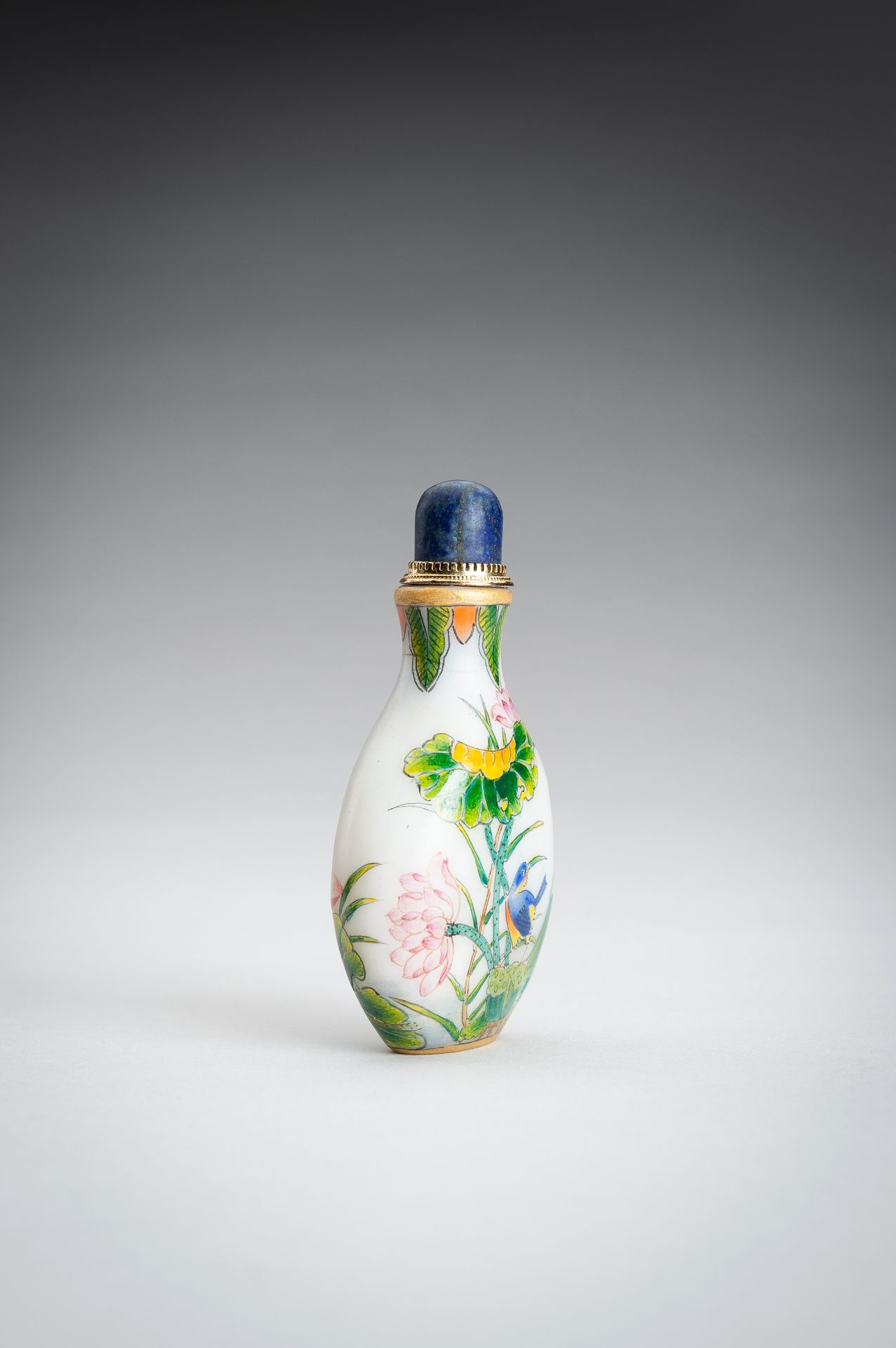 AN ENAMELED GLASS SNUFF BOTTLE WITH FLOWERS AND BIRDS, REPUBLIC - Image 6 of 13