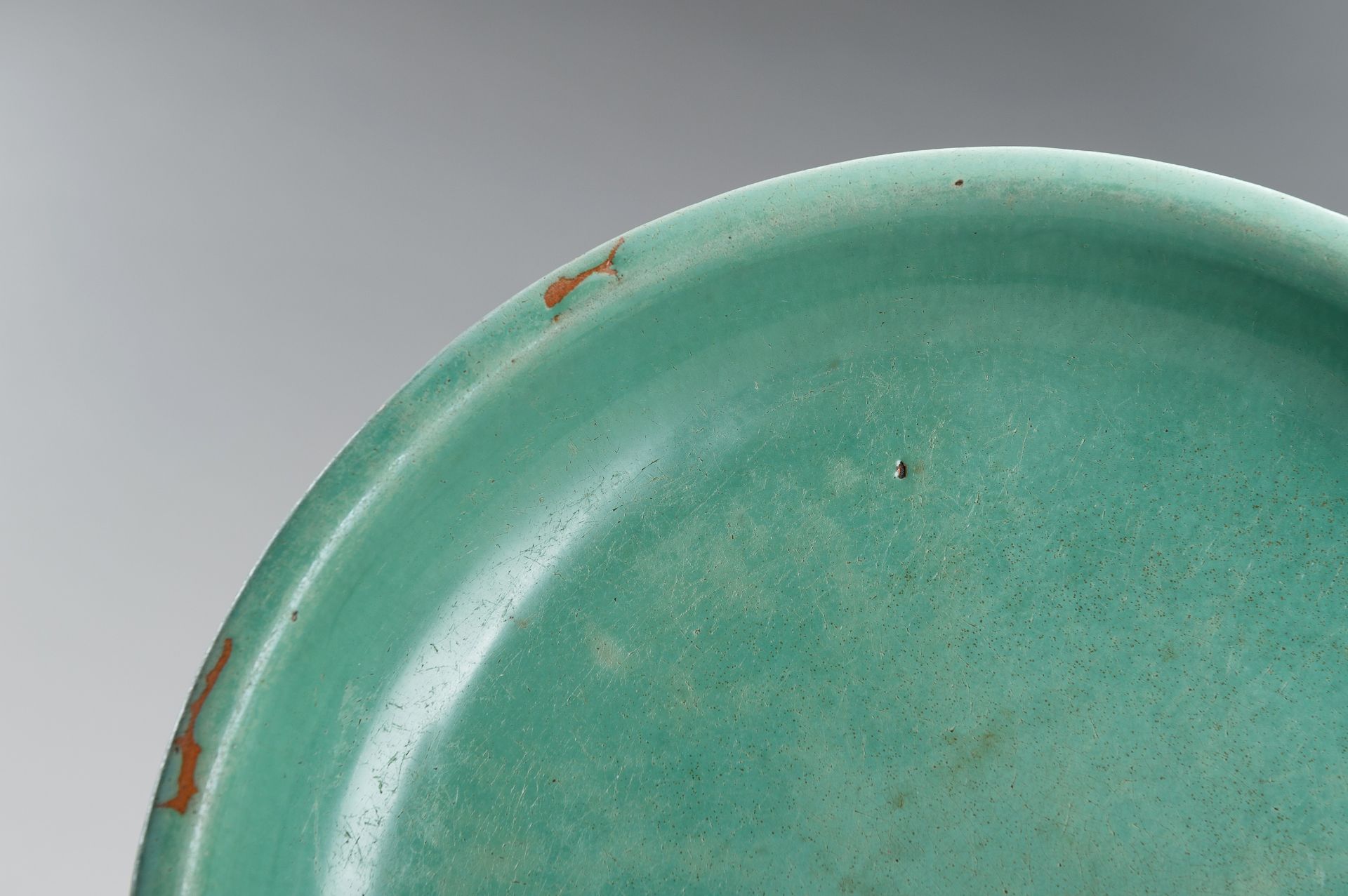 A RARE CELADON PORCELAIN CHARGER - Image 7 of 11