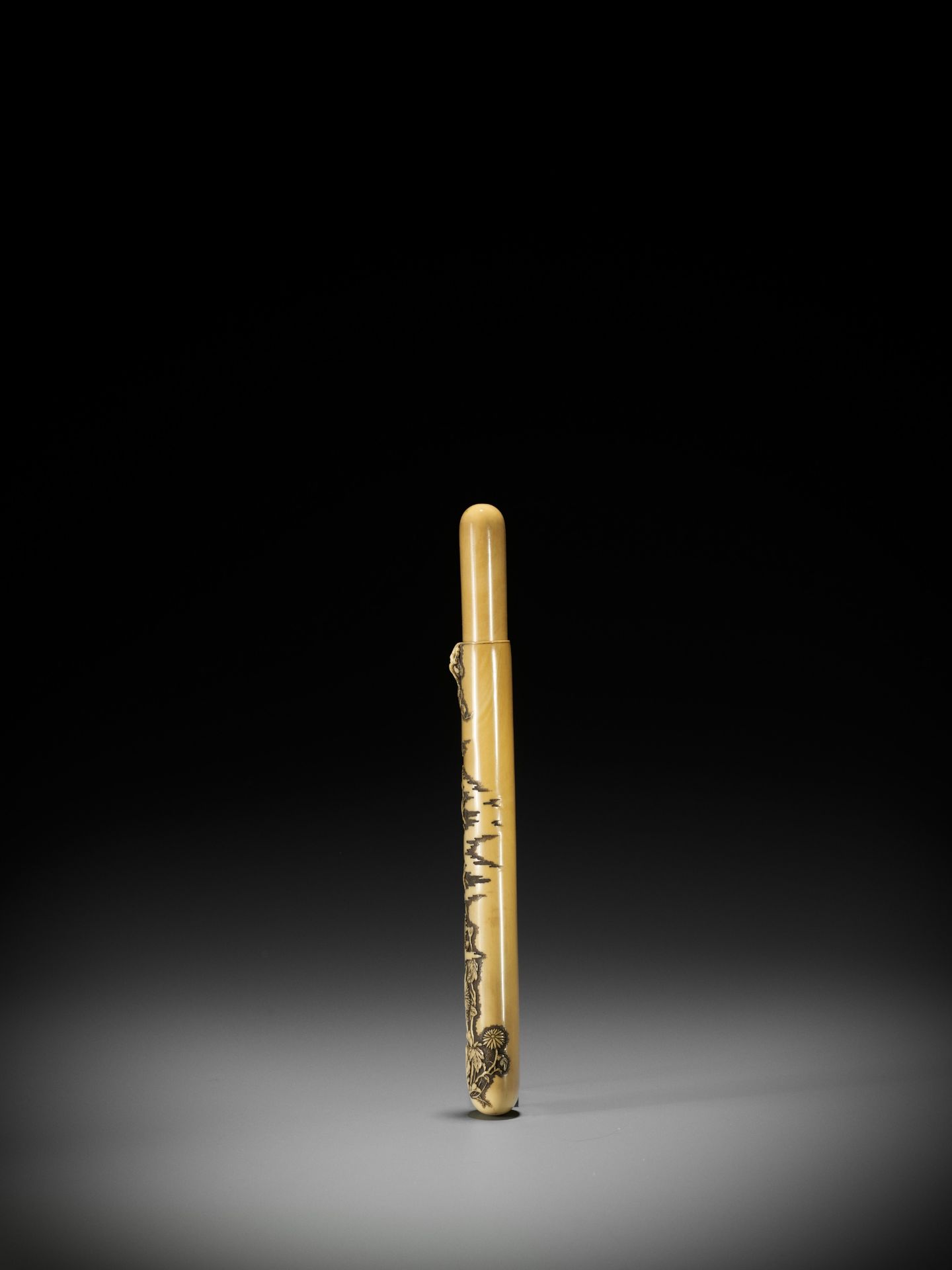 A FINE IVORY KISERUZUTSU WITH PINE, BAMBOO AND CHRYSANTHEMUM, ATTRIBUTED TO TOKOKU - Image 6 of 10