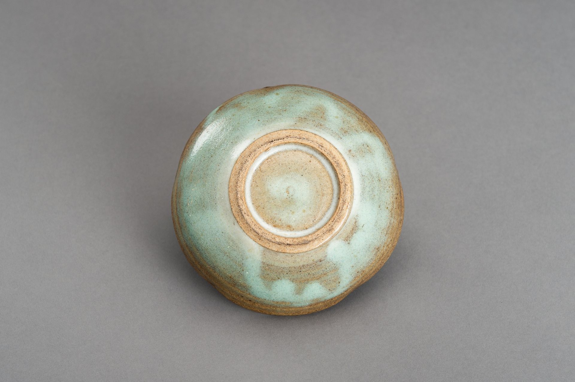 A LOBED TURQUOISE AND BROWN GLAZED CERAMIC BOWL - Image 11 of 12