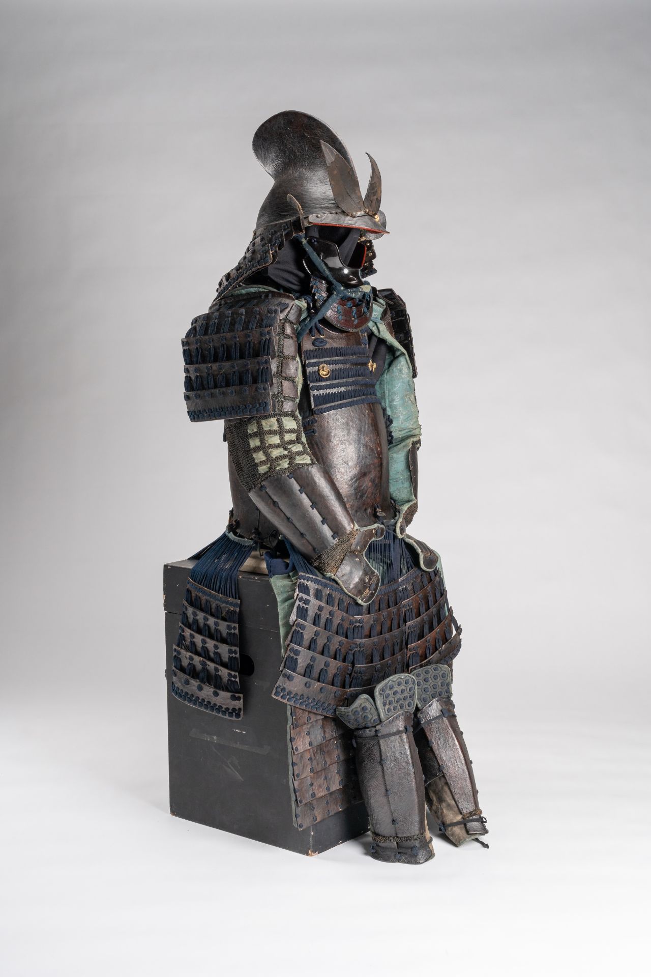 A SUIT OF ARMOR WITH EBOSHI KABUTO - Image 6 of 11