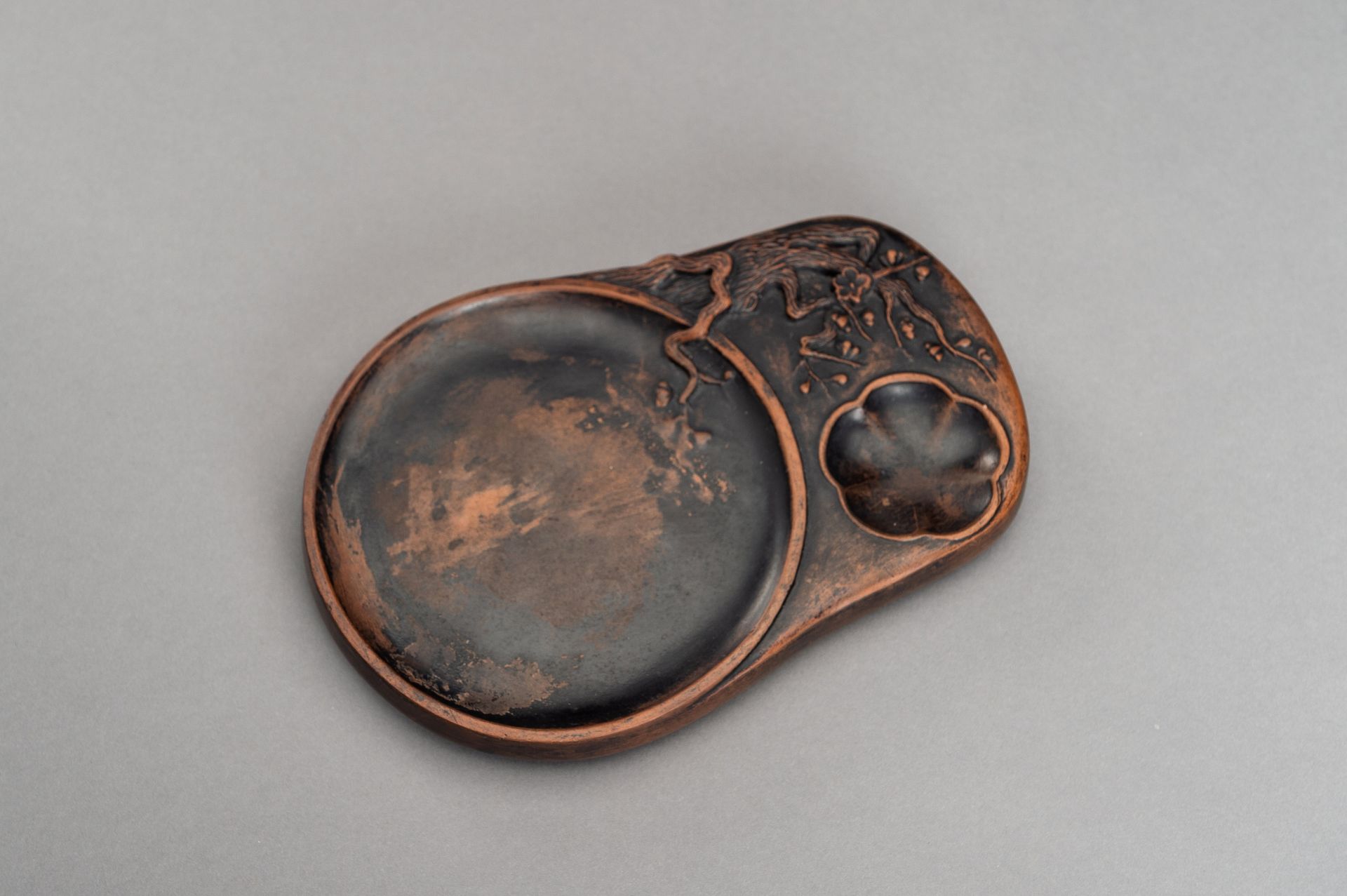 A CHENGNI 'PRUNUS' INKSTONE, 1920s - Bild 9 aus 12