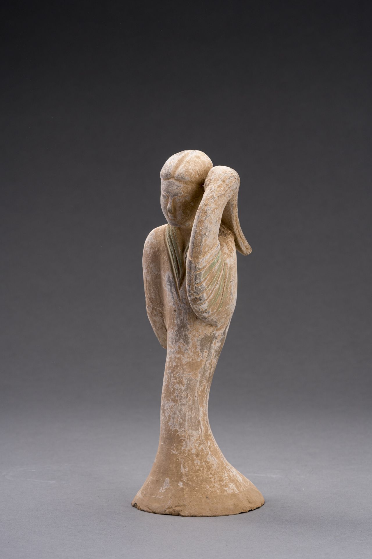 A POTTERY FIGURE OF A FEMALE 'LONG SLEEVE' DANCER, HAN DYNASTY - Image 3 of 7