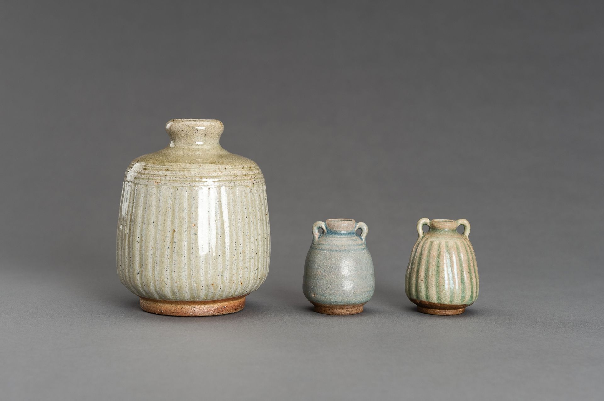 A SET OF THREE SONG-STYLE CERAMIC VASES - Image 10 of 12