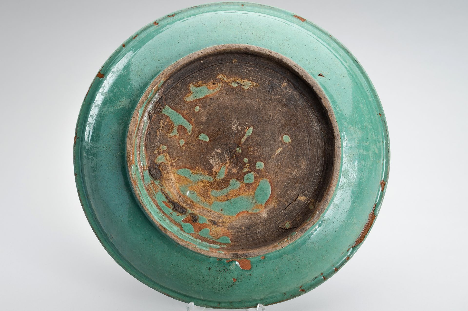 A RARE CELADON PORCELAIN CHARGER - Image 11 of 11