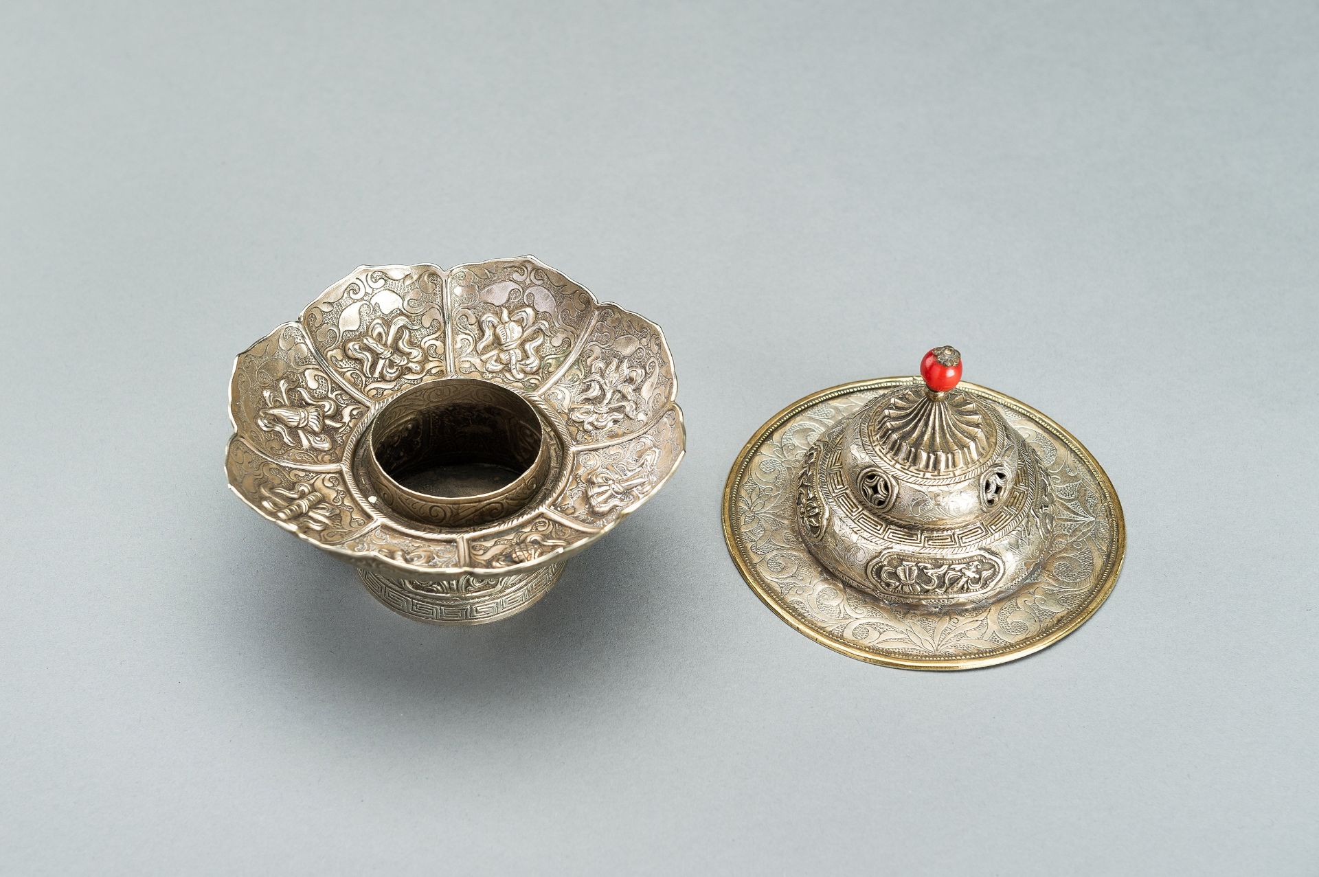 A METAL ALLOY BUTTER TEA SET, 1900s - Image 7 of 9