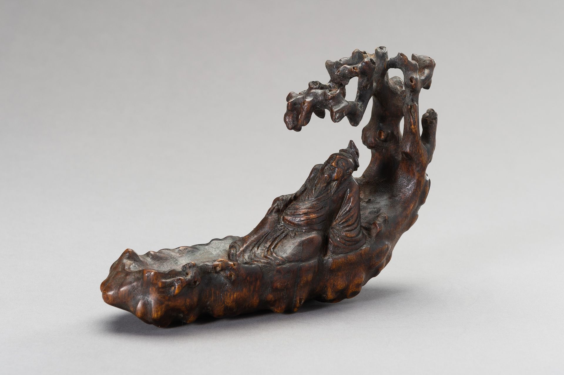 A CHENGXIANGMU ALOESWOOD CARVING OF A SAGE ON A RAFT, QING DYNASTY