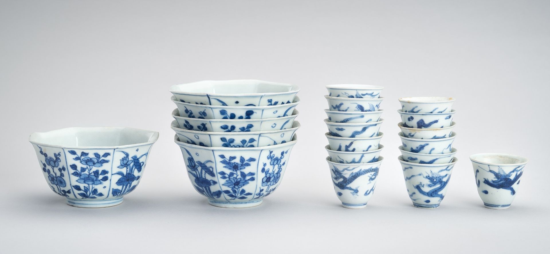 A BLUE AND WHITE PORCELAIN GROUP OF 14 CUPS AND 6 BOWLS, 'HATCHER CARGO'