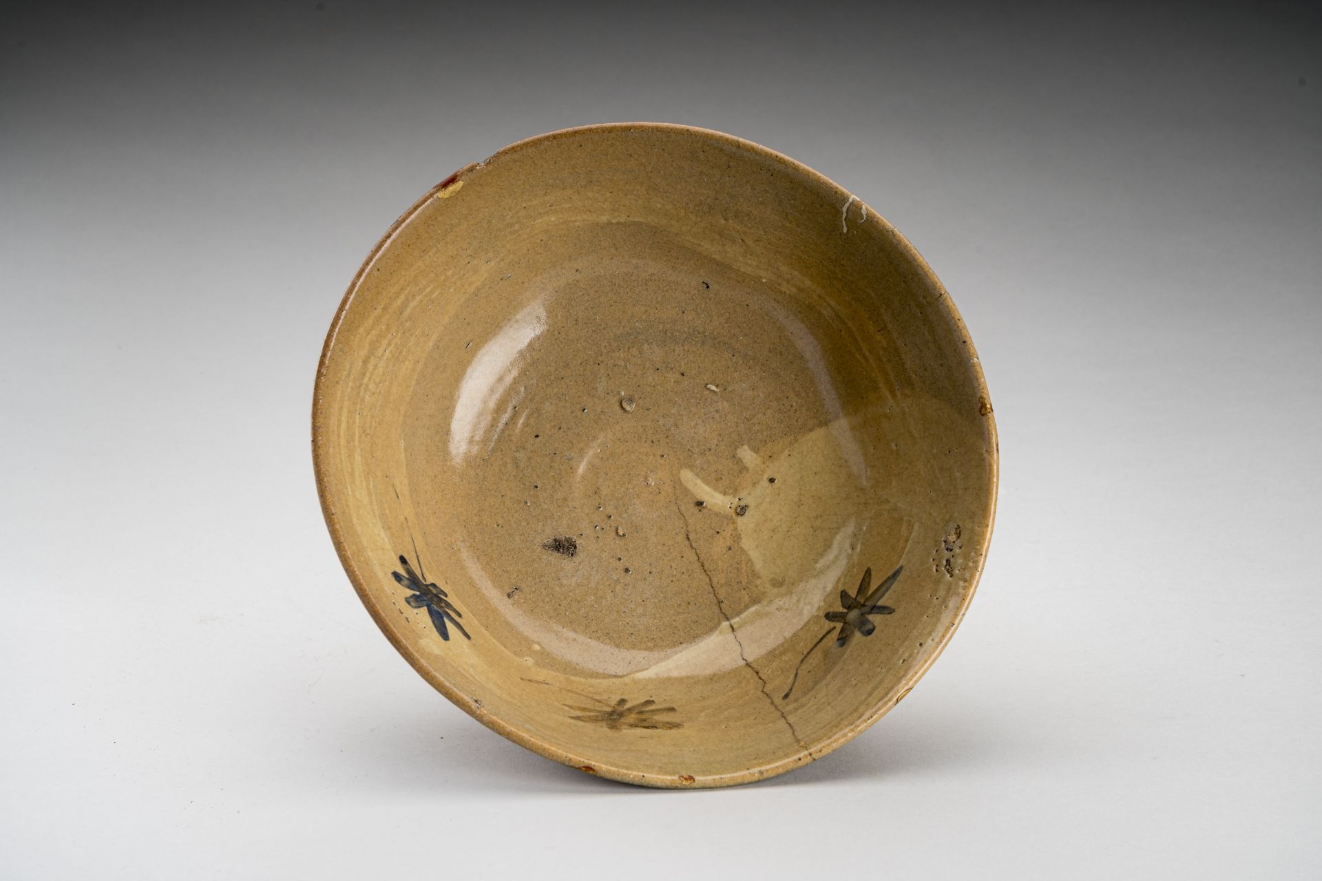 A LARGE KARATASU WARE BOWL - Image 2 of 8