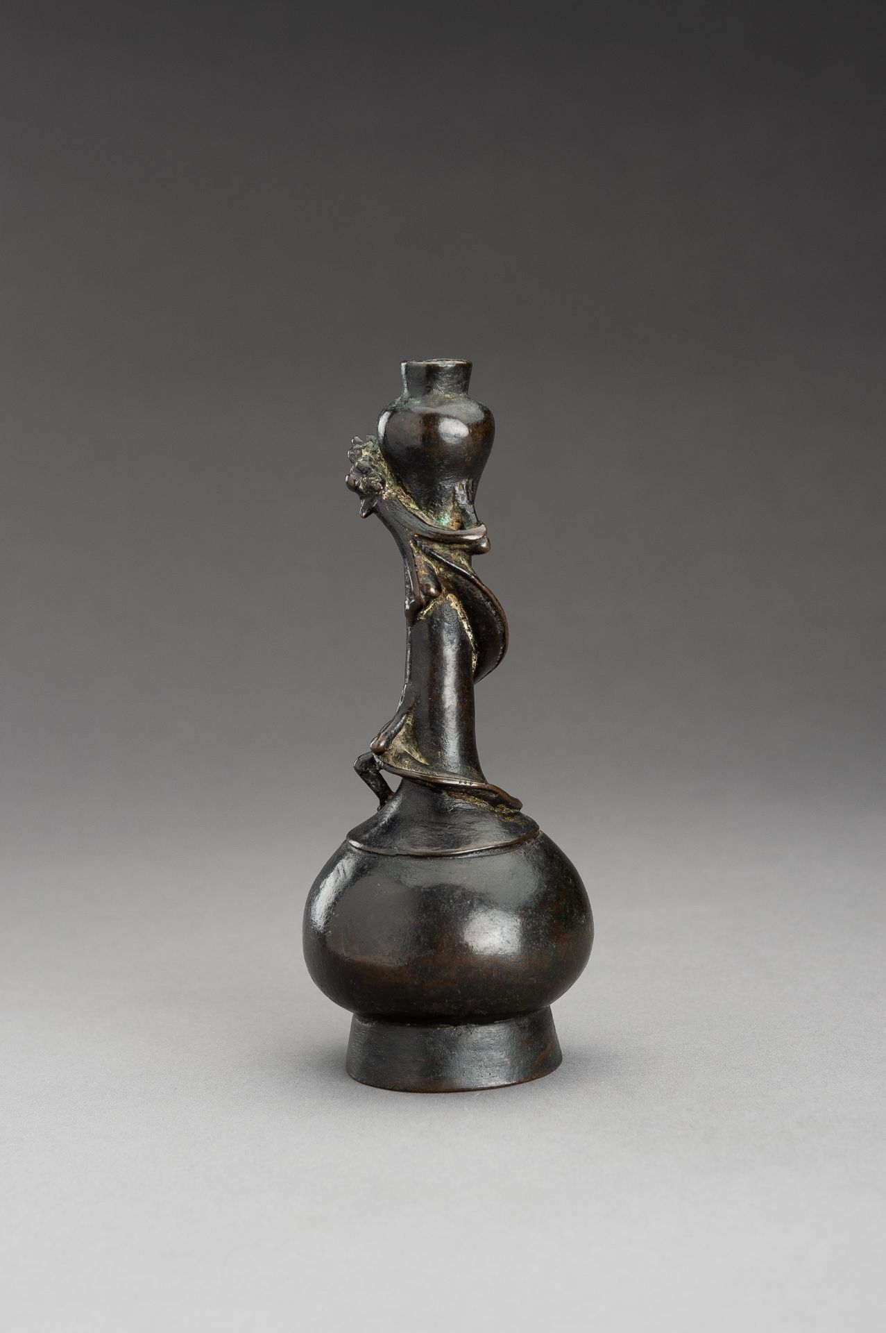 A BRONZE CHILONG BOTTLE VASE, 17TH CENTURY - Image 10 of 10