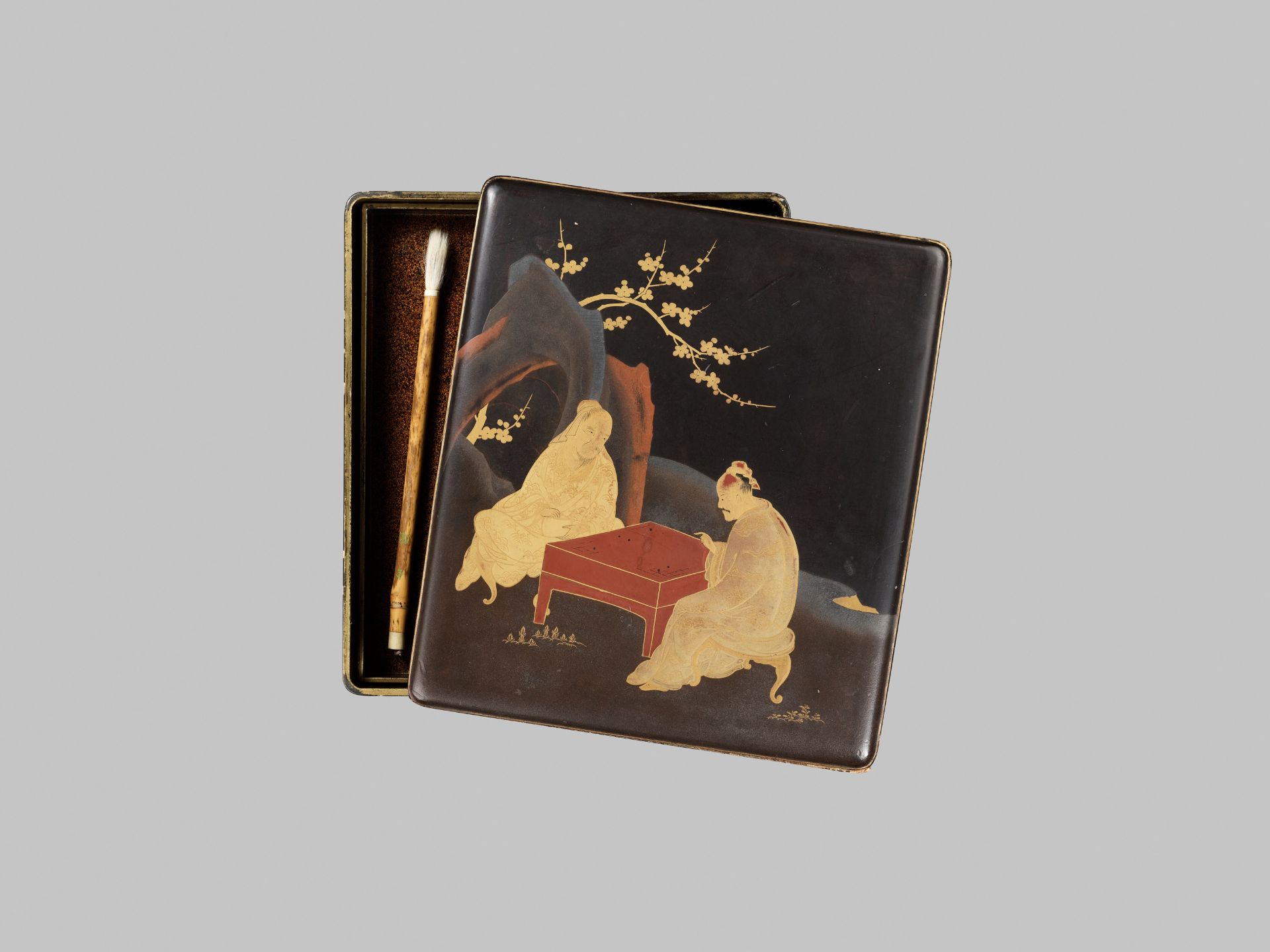 A LACQUERED SUZURIBAKO WITH SCHOLARS PLAYING GO - Image 6 of 10
