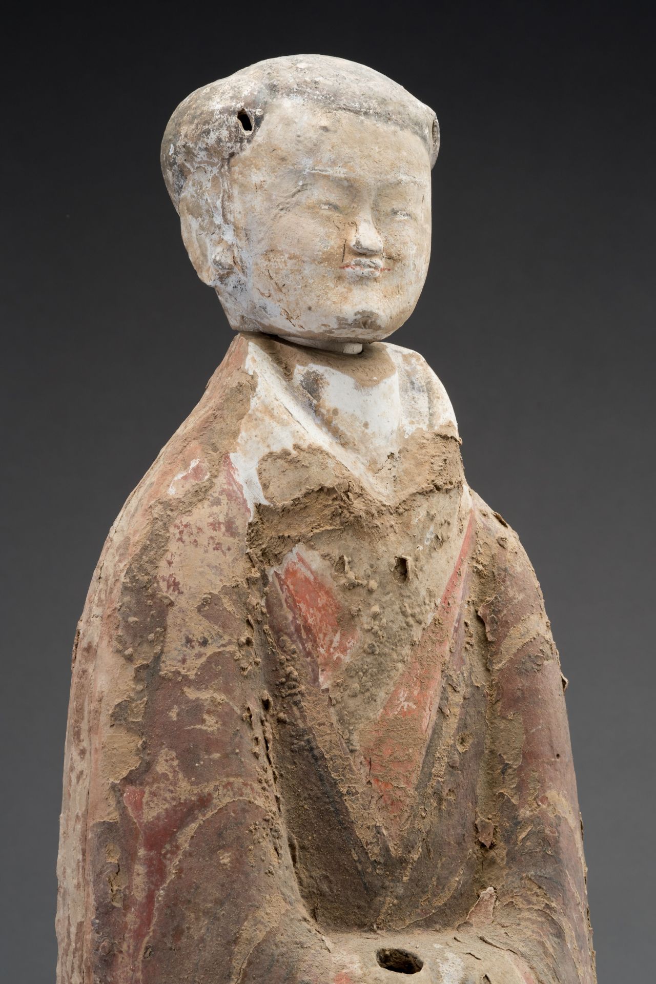 A LARGE PAINTED POTTERY FIGURE OF A COURT-LADY, HAN DYNASTY - Bild 4 aus 9