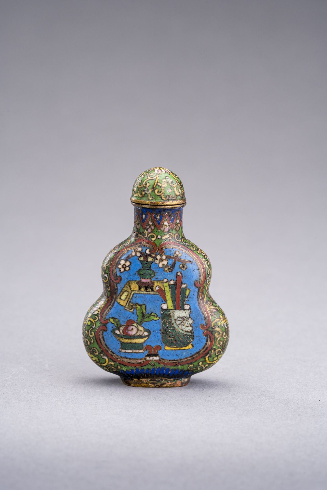 A DOUBLE-GOURD CLOISSONNE SNUFF BOTTLE, QING DYNASTY - Image 3 of 6