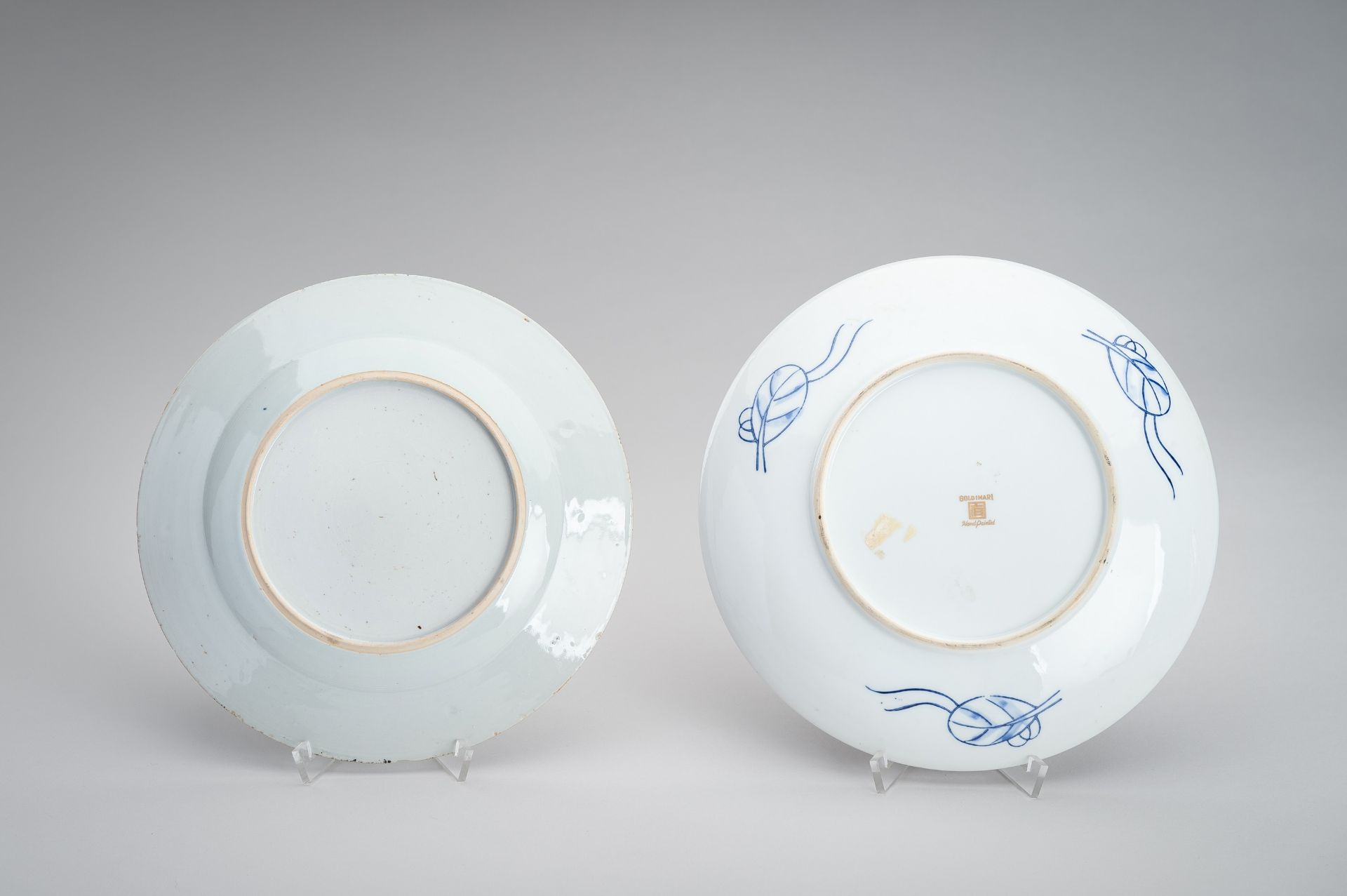 A LOT WITH TWO IMARI PORCELAIN DISHES - Image 14 of 15
