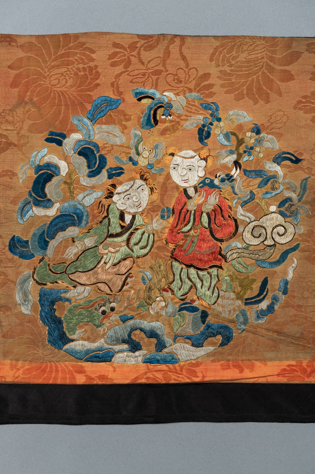 A LOT WITH TWO SILK TEXTILES, QING - Bild 5 aus 12