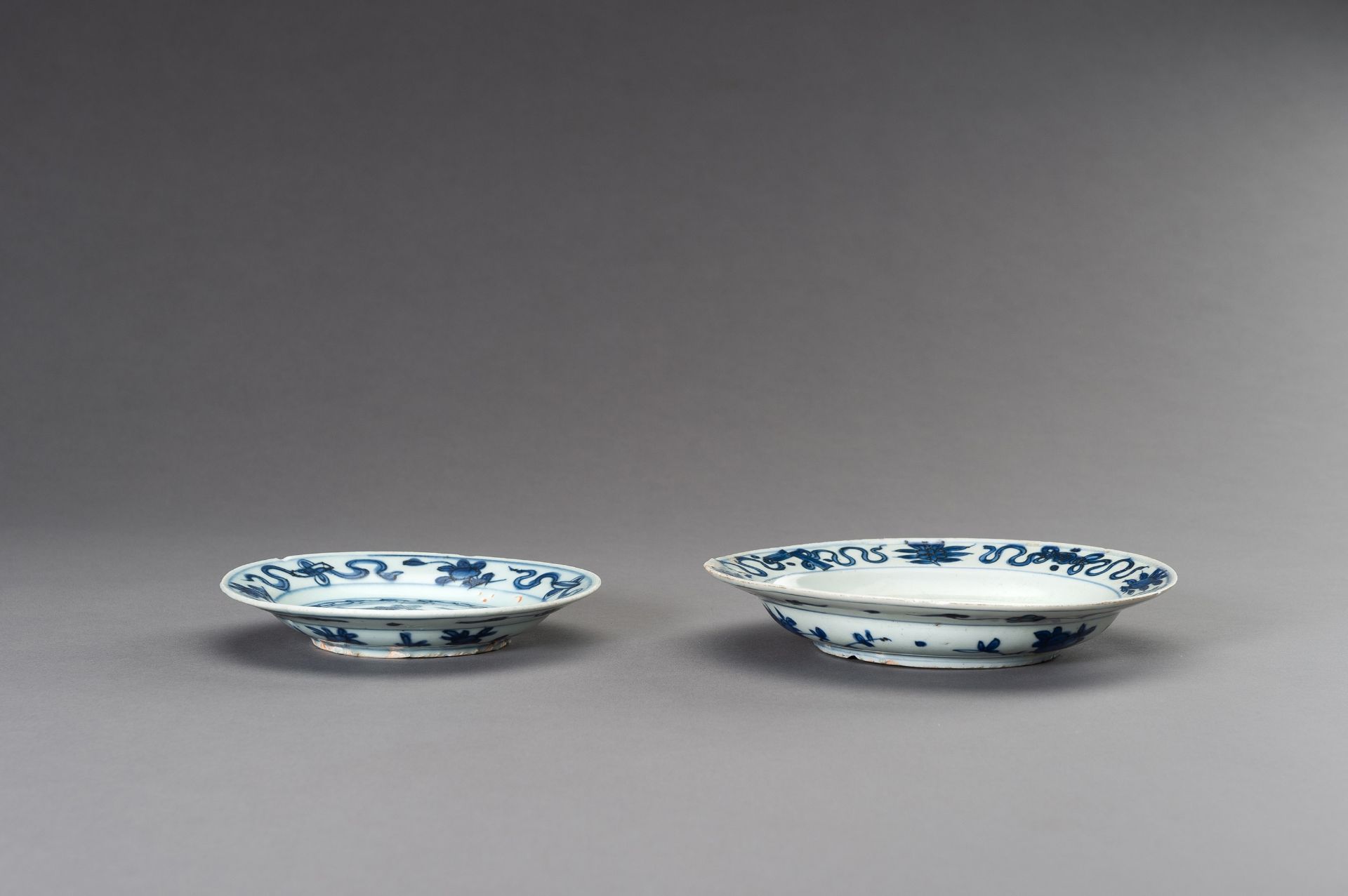 TWO BLUE AND WHITE 'PHOENIX' DISHES, LATE MING - Image 5 of 7