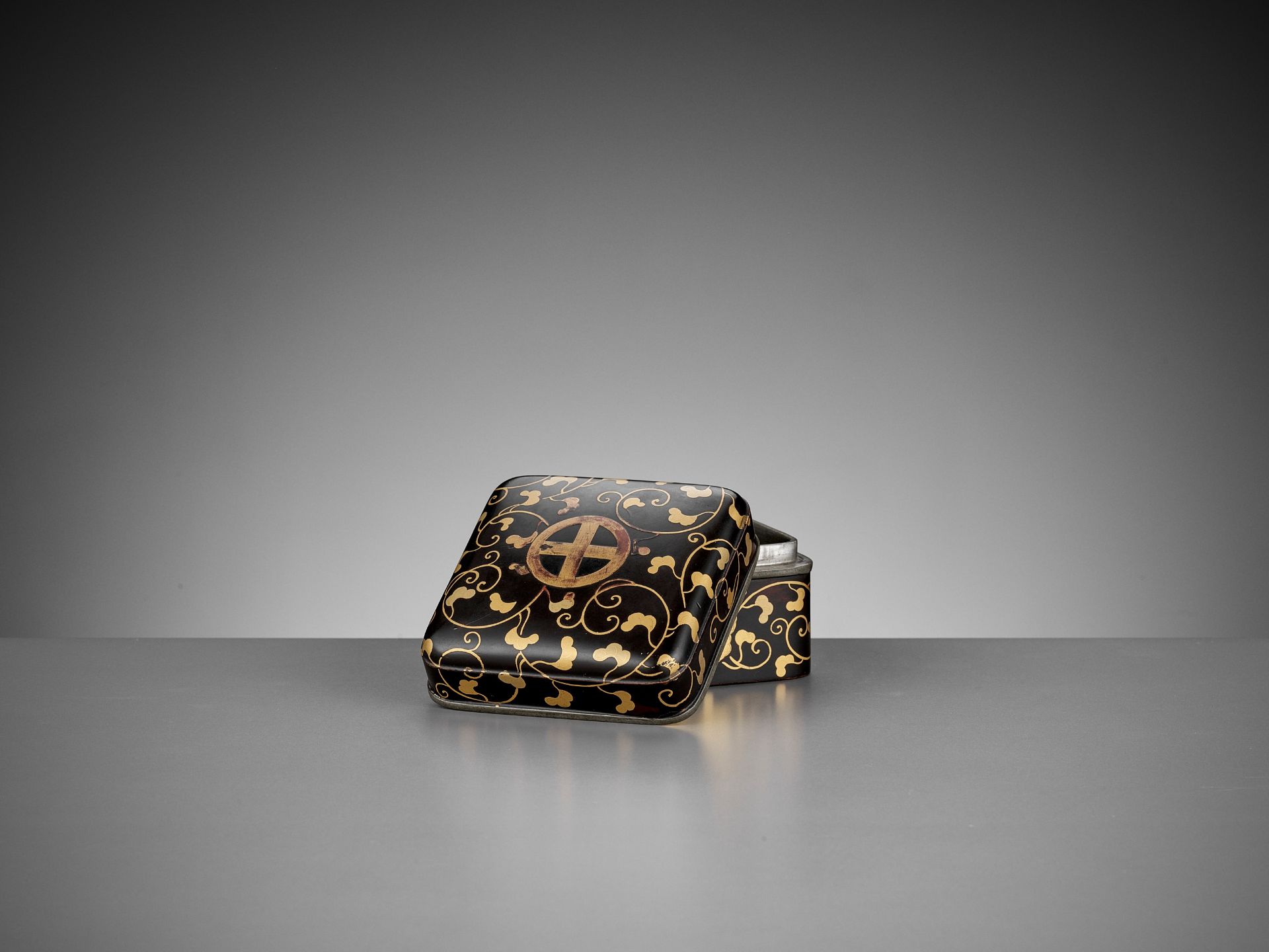 A RARE BLACK AND GOLD-LACQUERED KOBAKO AND COVER WITH SHIMAZU MONS - Image 3 of 9