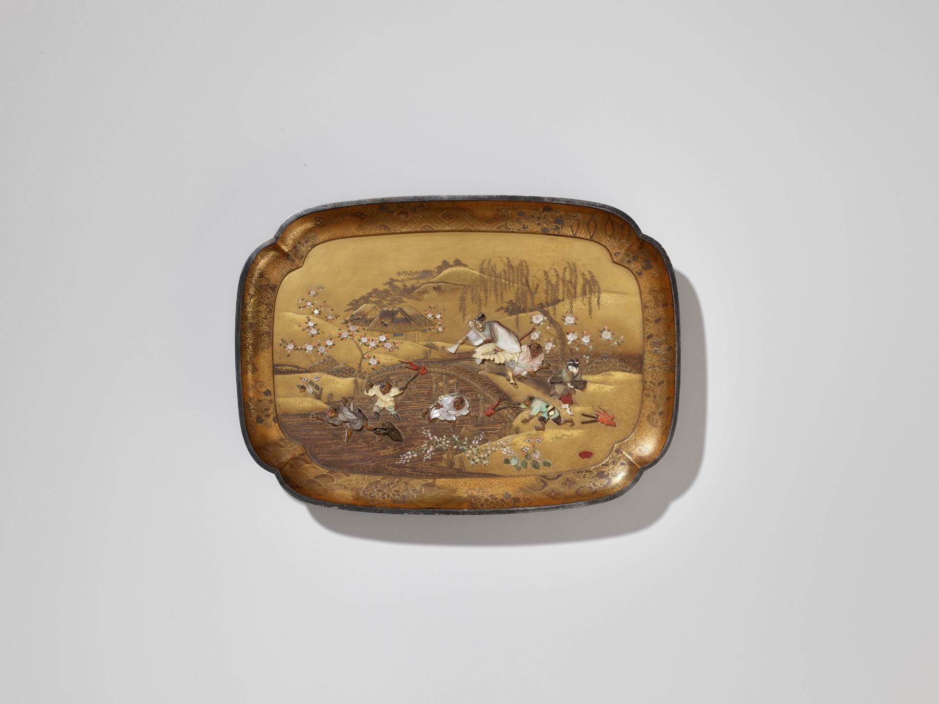 EKIFUMI: A RARE AND FINE SHIBAYAMA INLAID LACQUER TRAY DEPICTING A KAPPA HUNT - Image 4 of 9