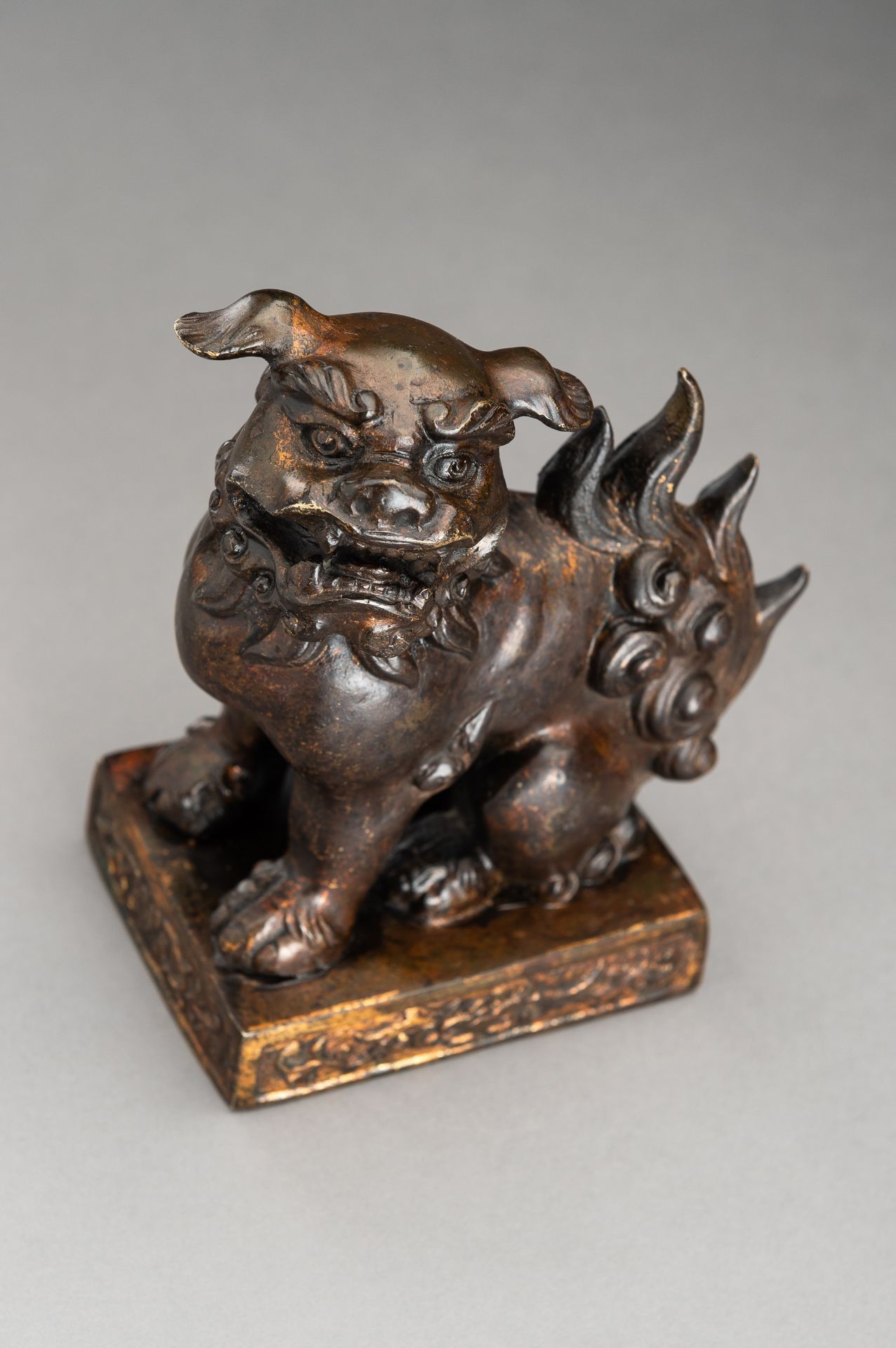 A LACQUER GILT BRONZE FIGURE OF A BUDDHIST LION, QING - Image 8 of 13