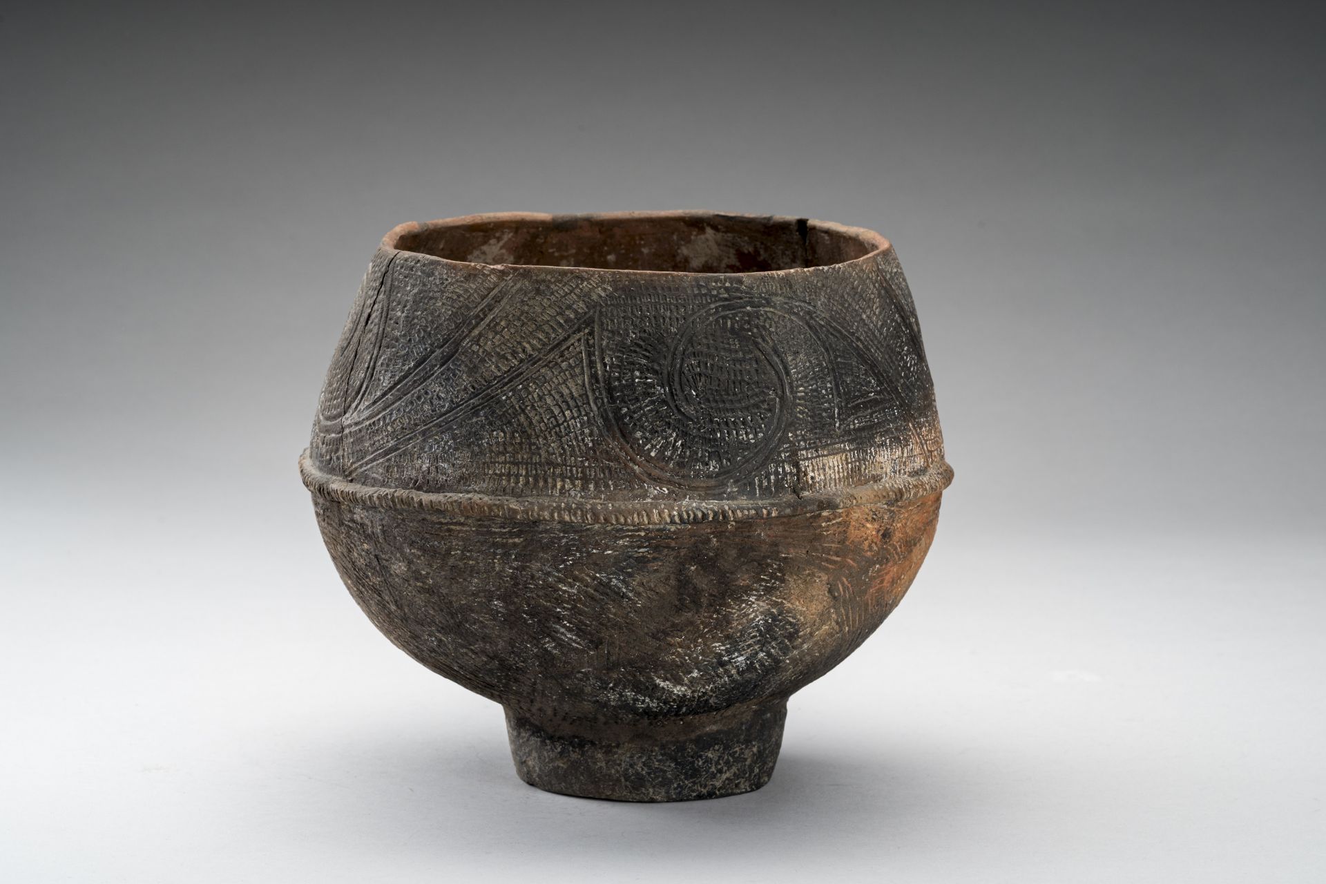 A BAN CHIANG CULTURE POTTERY JAR - Image 7 of 9