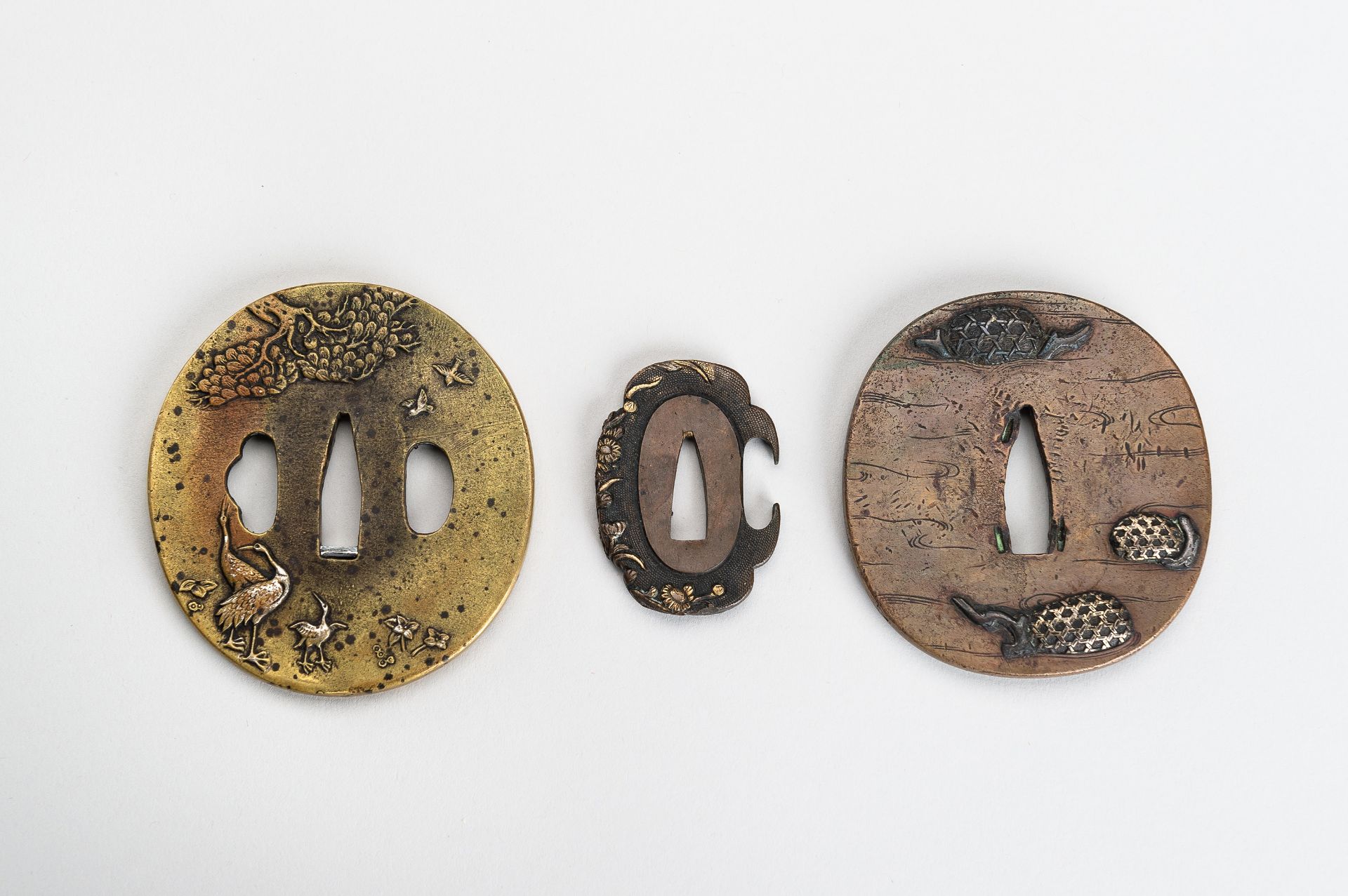 A LOT WITH THREE COPPER AND BRASS TSUBA, 19th CENTURY - Bild 3 aus 12