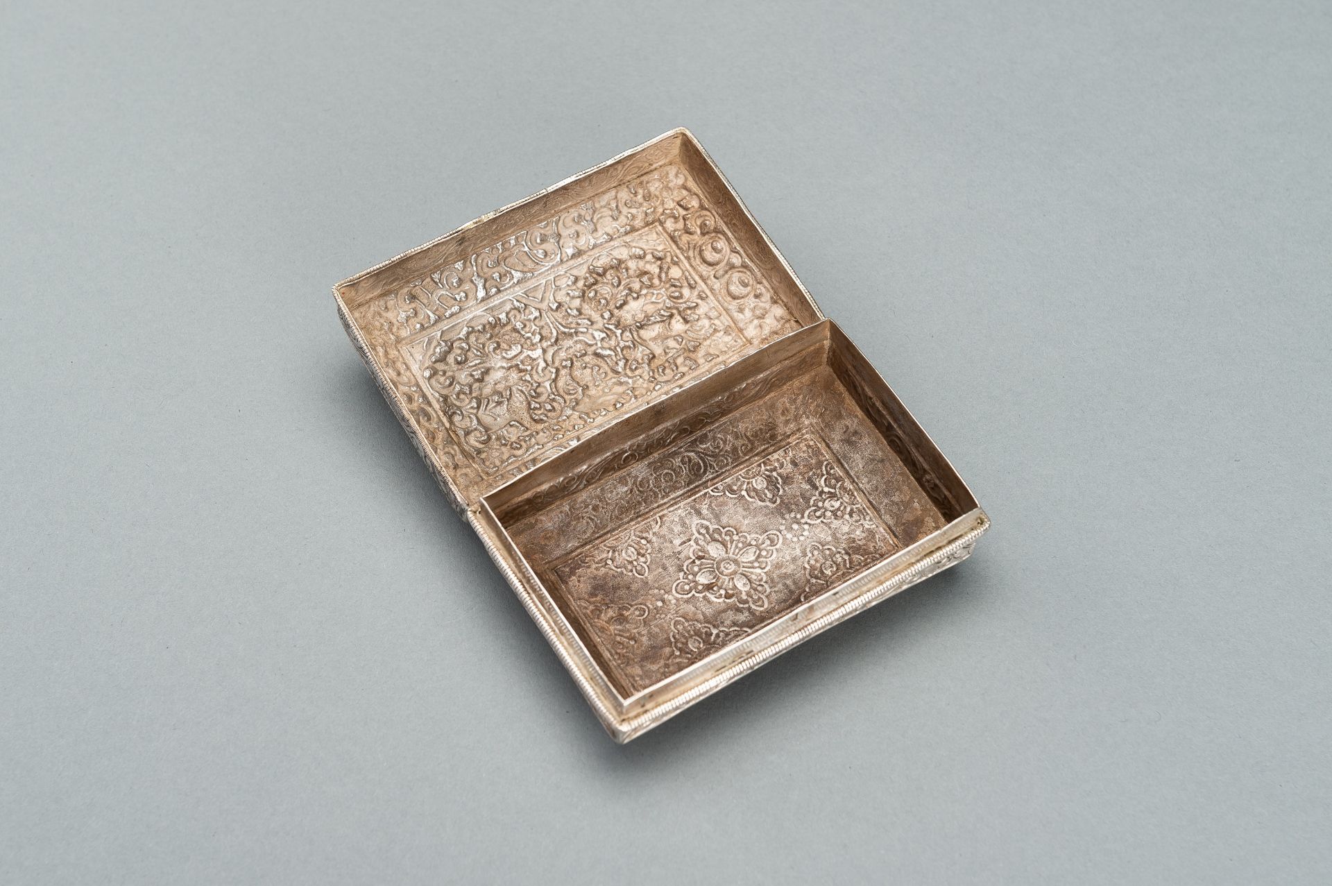 TWO EMBOSSED SILVERPLATED AND GILT METAL BOXES, 19TH CENTURY - Bild 15 aus 18