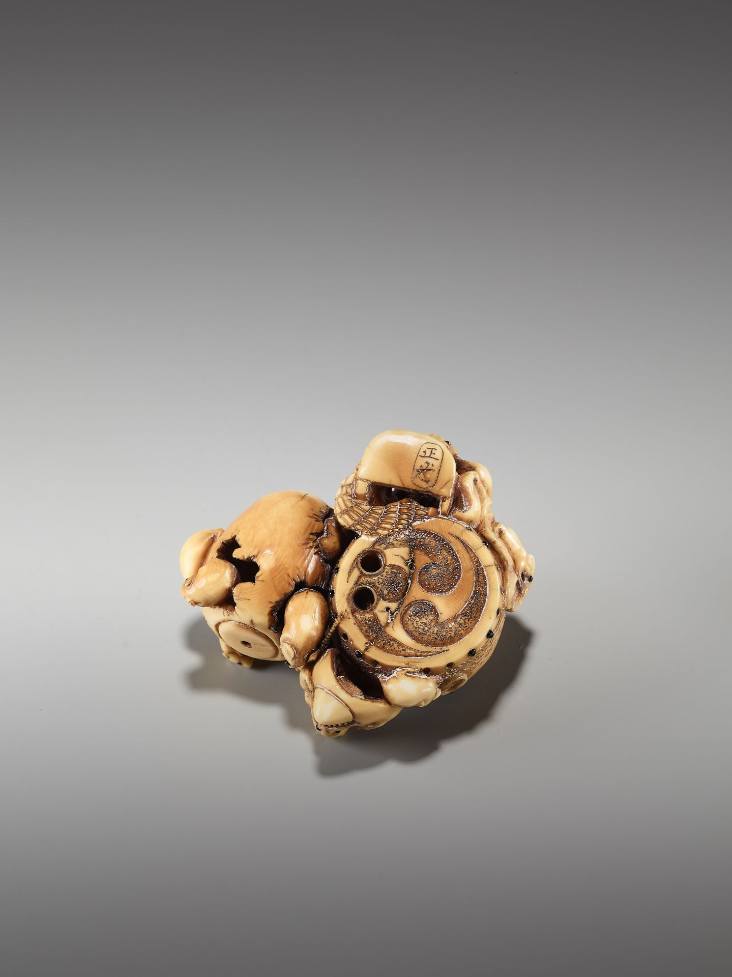 A CHARMING AND RARE IVORY NETSUKE OF A BUNDLE OF RATS WITH DARUMA DOLLS AND MASKS BY MASAMITSU - Image 8 of 10