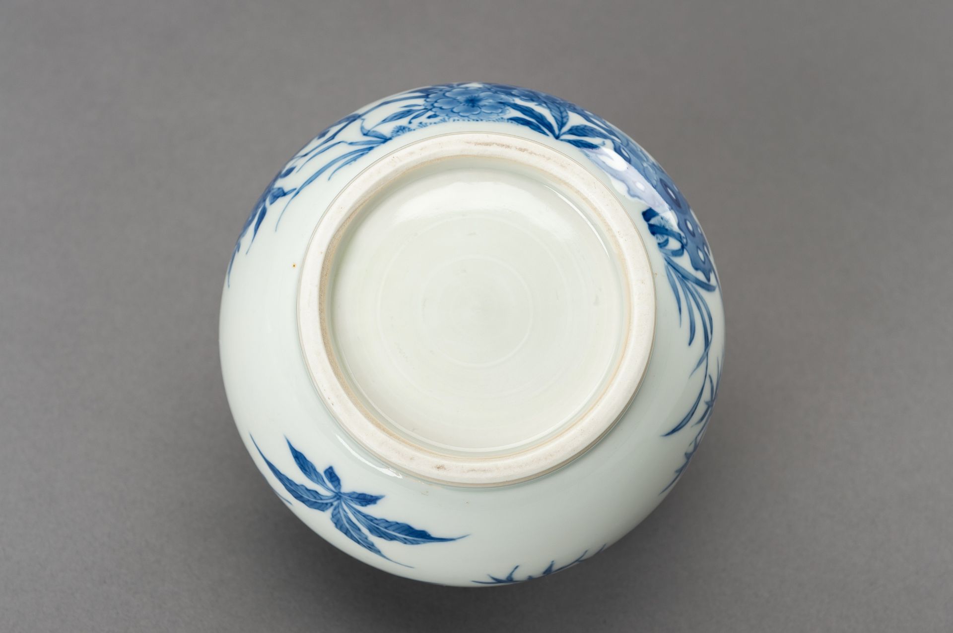 A BLUE AND WHITE 'FLOWERS AND BIRDS' PORCELAIN VASE, c. 1920s - Bild 13 aus 13