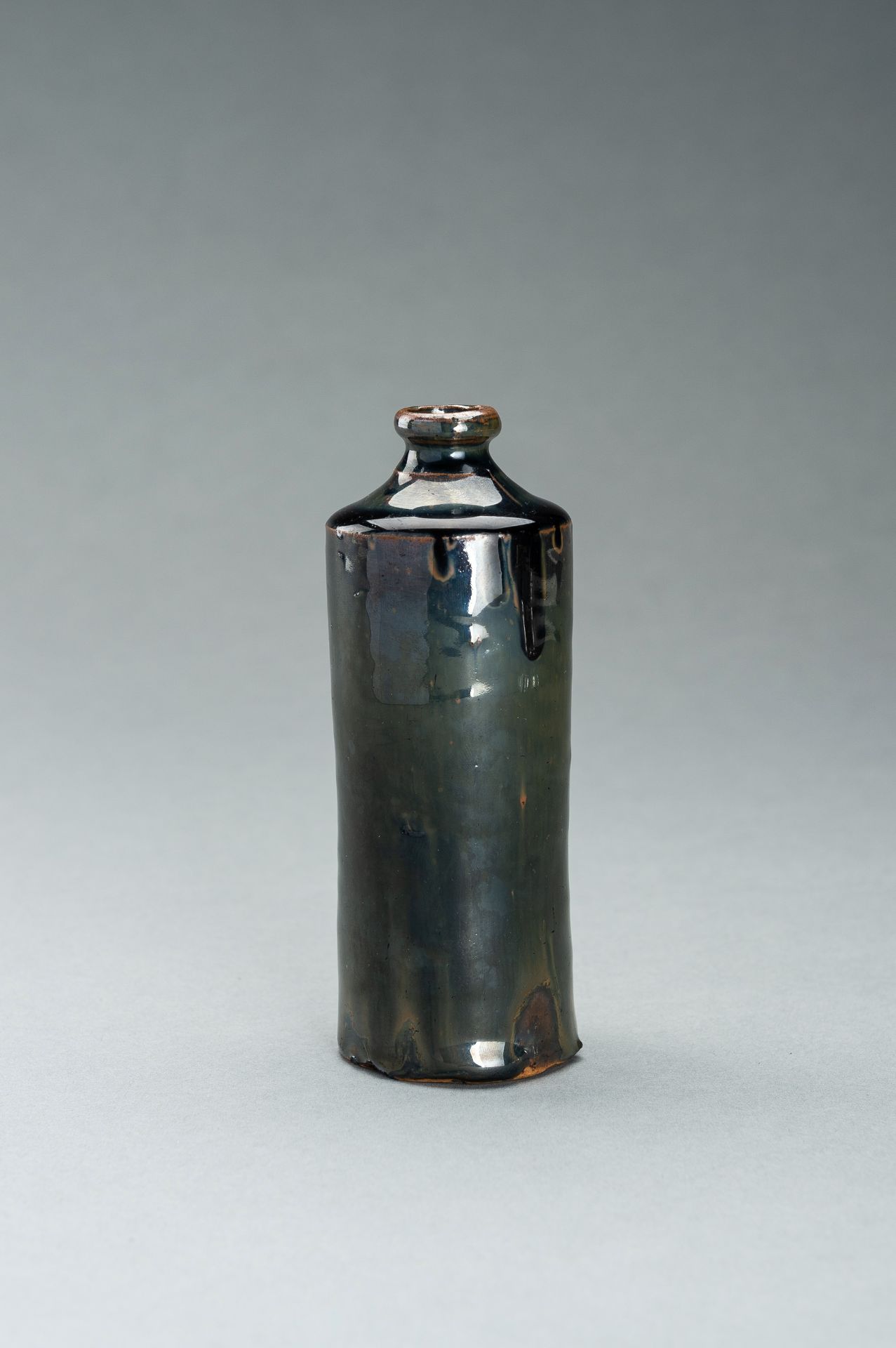 A SMALL BLACK GLAZED SONG DYNASTY VASE - Image 6 of 11