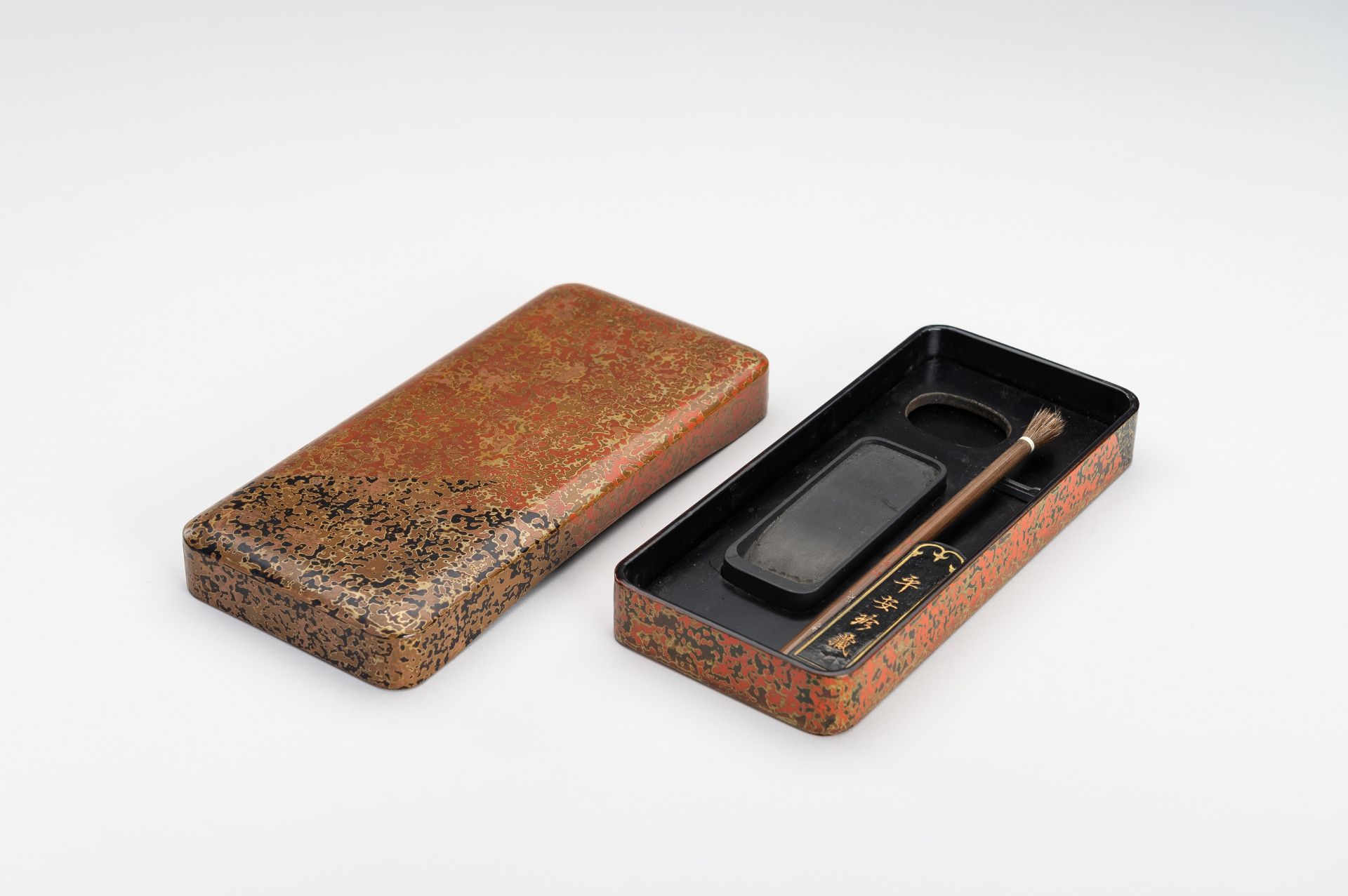 A GROUP OF THREE LACQUER BOXES - Image 14 of 16