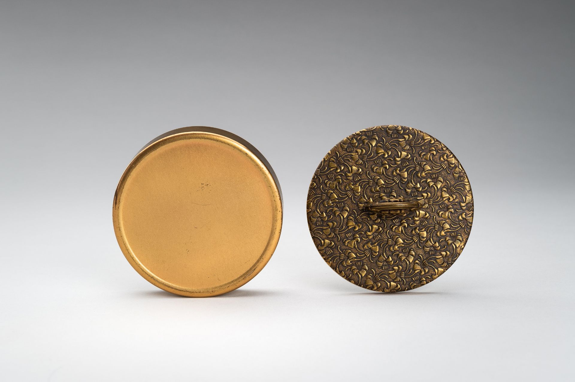 A CIRCULAR BRONZE BOX WITH COVER, MEIJI - Bild 3 aus 11