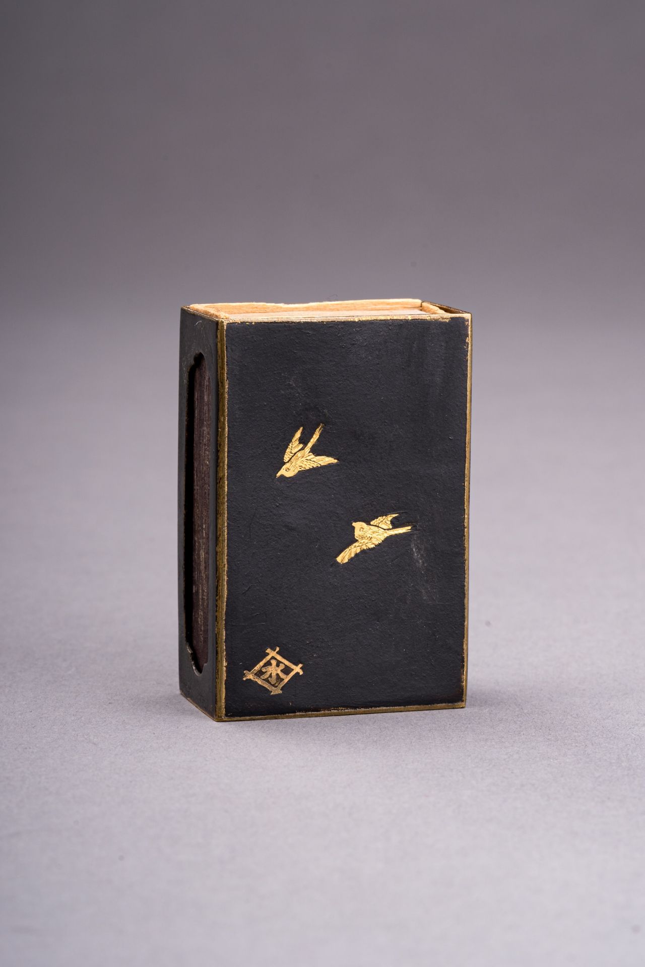 A GILT BRONZE MATCHBOX CASE DEPICTING MOUNT FUJI, MEIJI - Image 6 of 10